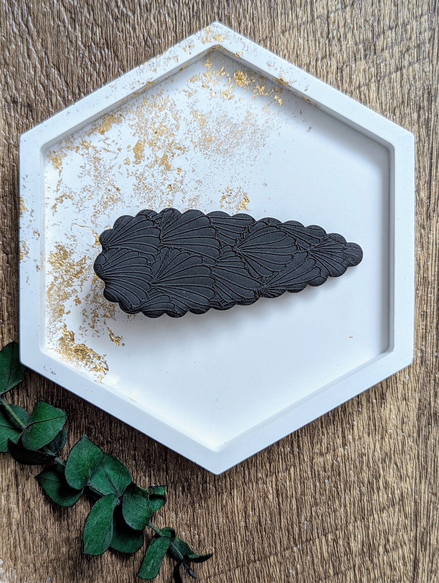Textured black serrated barrette