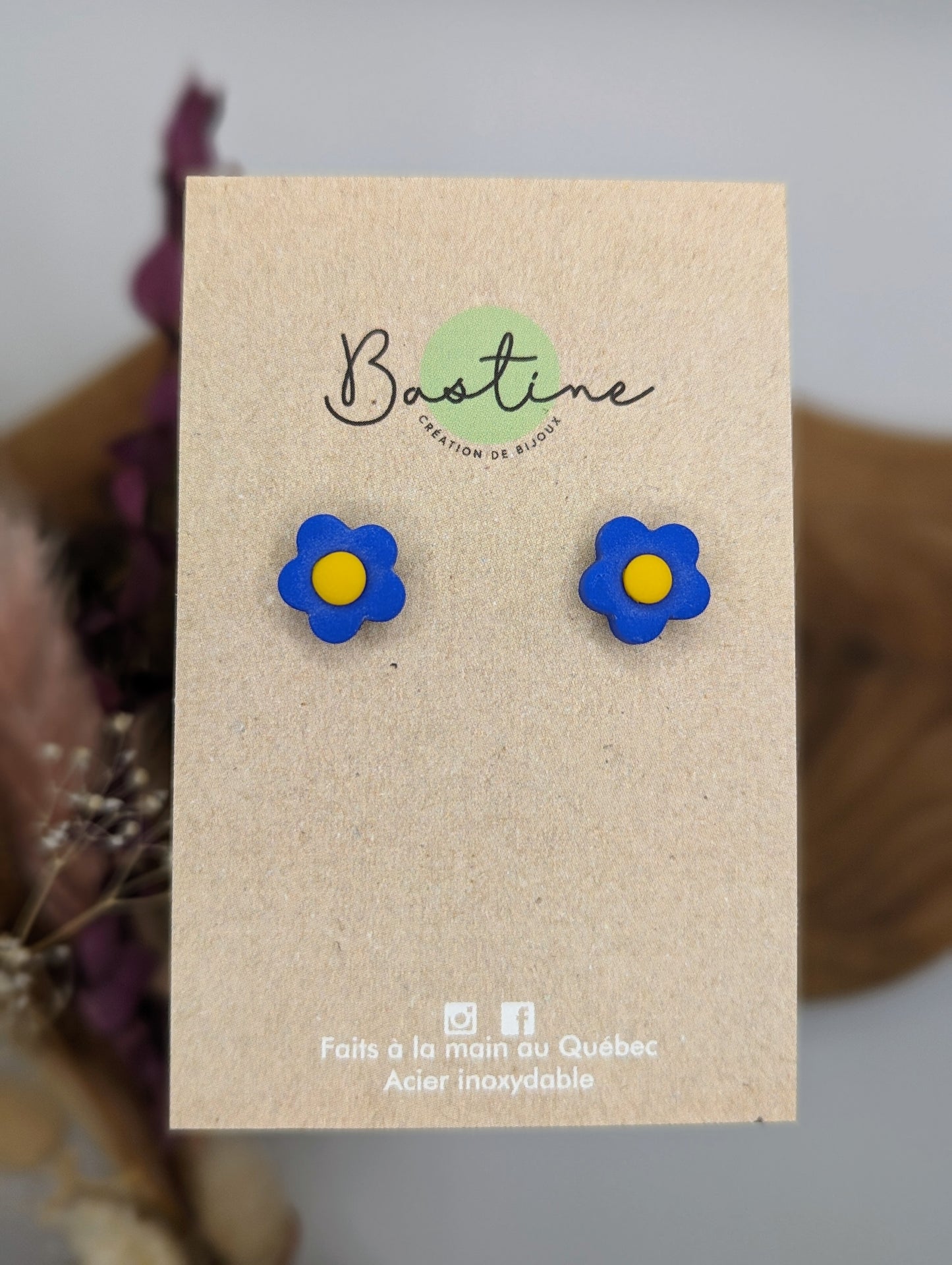 Fleurs bleues - Boucles d'oreilles studs en argile polymère acier inoxydable hypoallergène