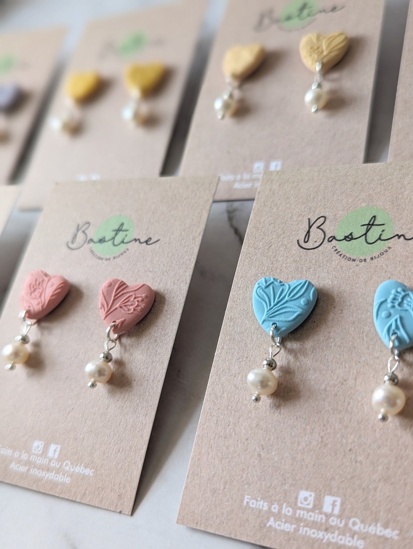 Capucine (Couleurs pastels) - Boucles d'oreilles studs en argile polymère acier inoxydable hypoallergène
