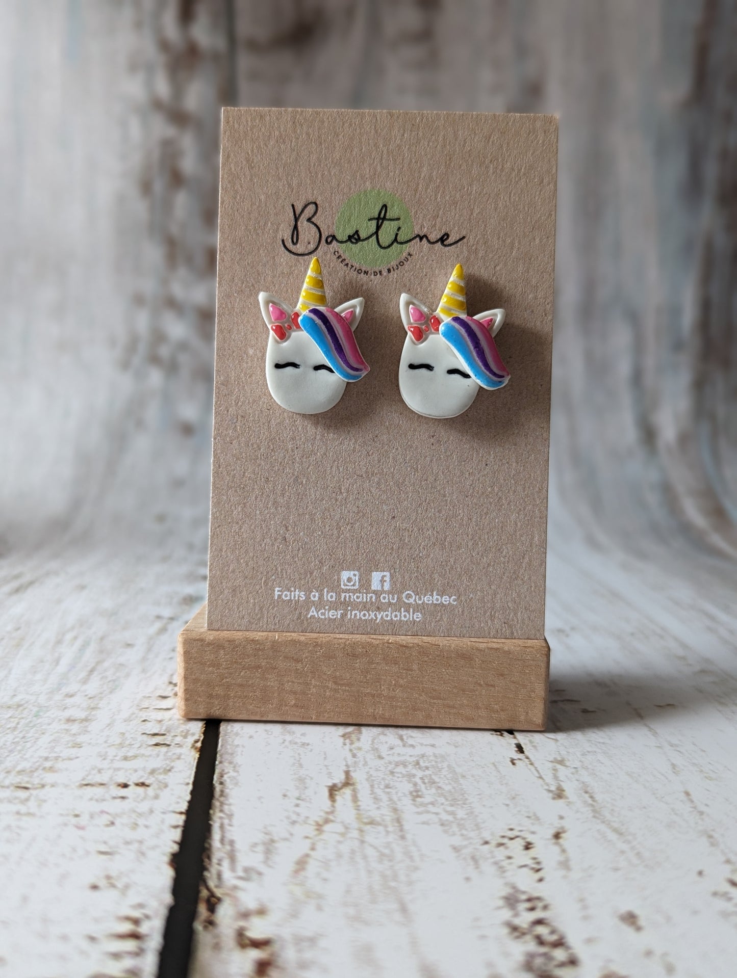 Licorne - Boucles d'oreilles studs argile polymère et acier inoxydable hypoallergène