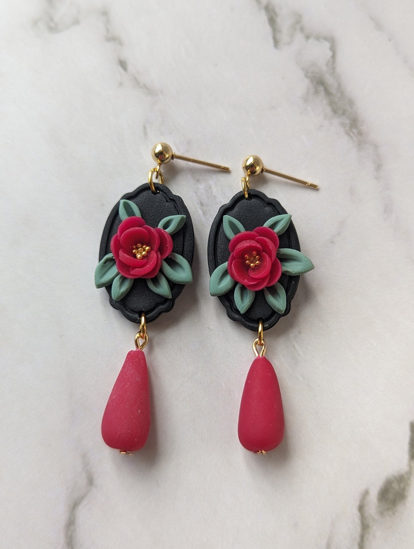 Camé fleurs roses - Boucles d'oreilles pendantes argile polymère et acier inoxydable hypoallergène