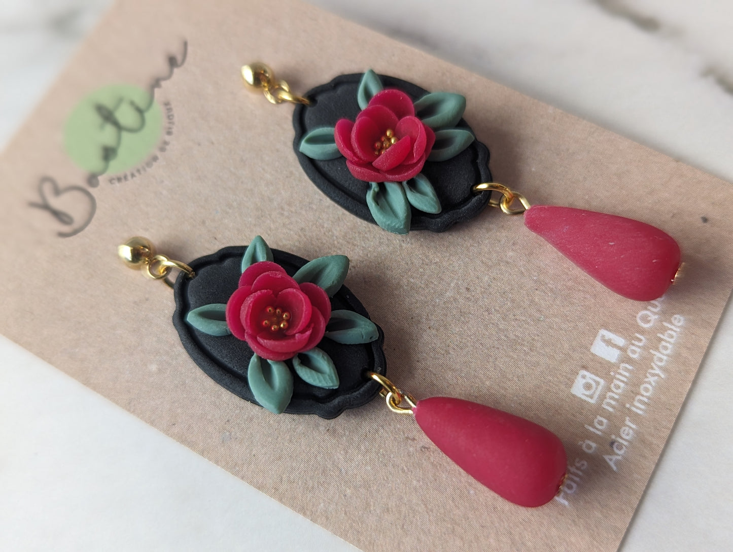 Camé fleurs roses - Boucles d'oreilles pendantes argile polymère et acier inoxydable hypoallergène
