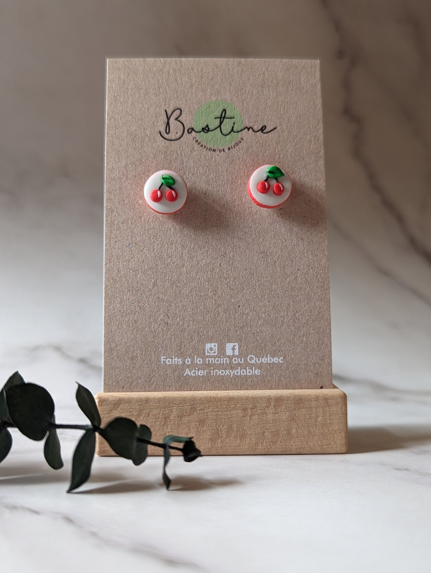 Cerises - Boucles d'oreilles studs en argile polymère acier inoxydable hypoallergène