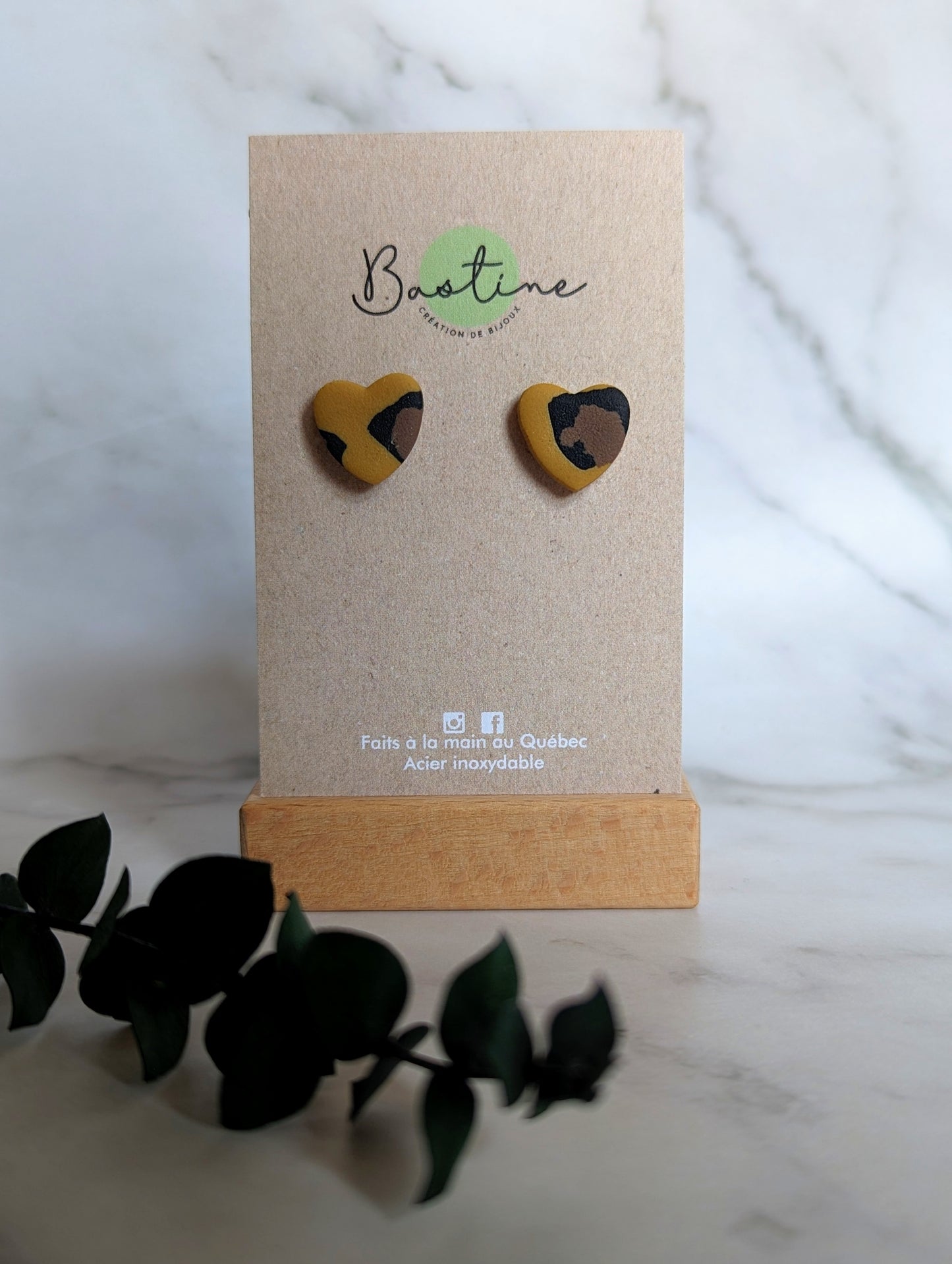 Cœurs léopard - Boucles d'oreilles studs argile polymère et acier inoxydable hypoallergène
