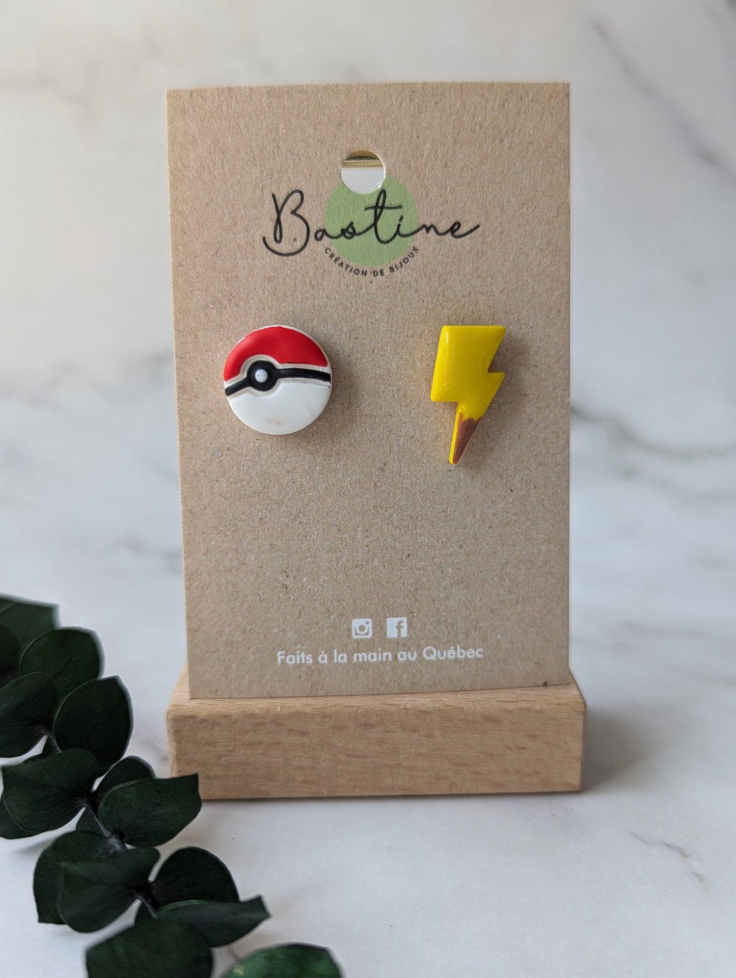 Poke balls - Boucles d'oreilles studs en argile polymère acier inoxydable hypoallergène