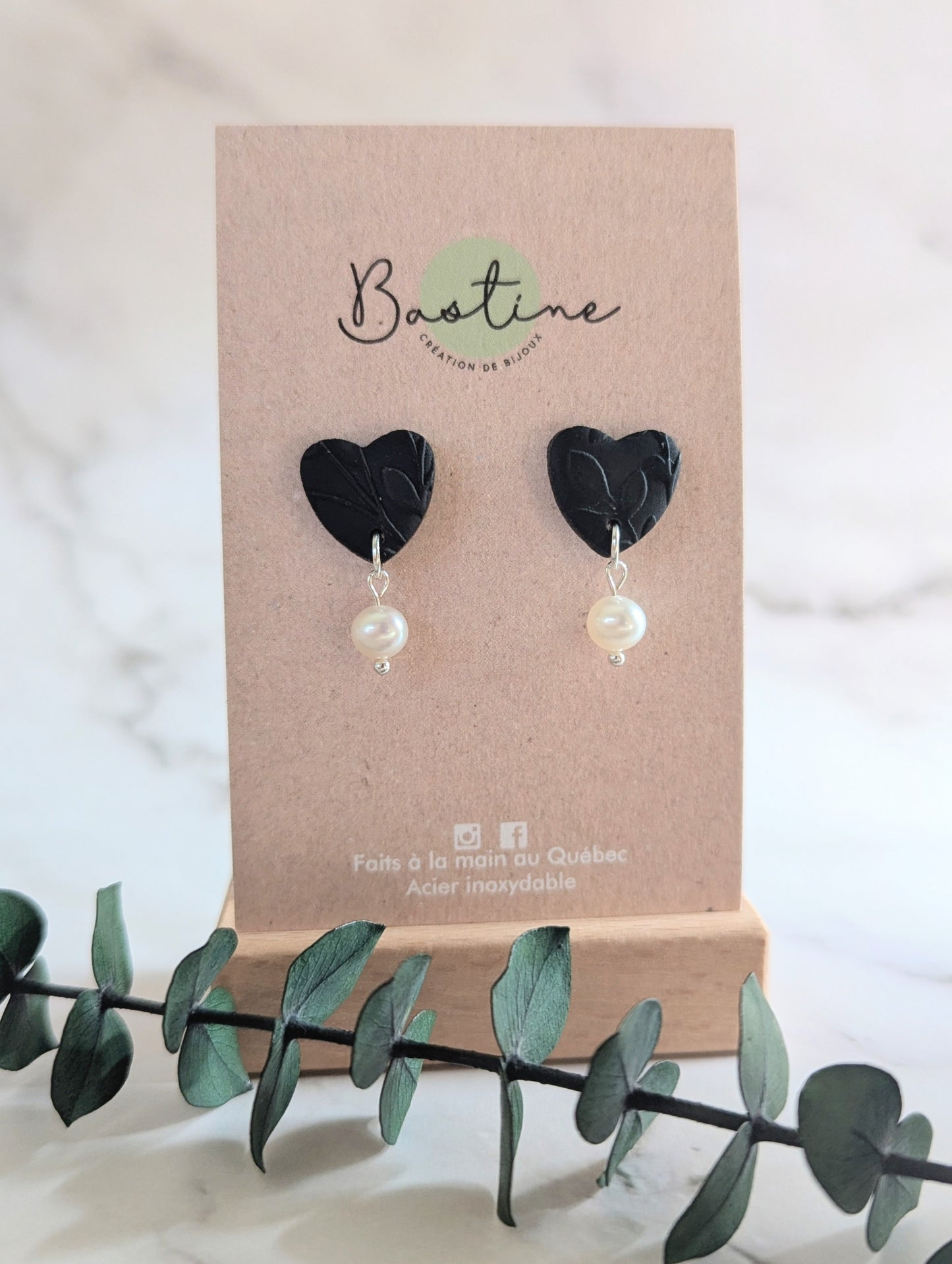 Capucine noir - Boucles d'oreilles studs en argile polymère acier inoxydable hypoallergène