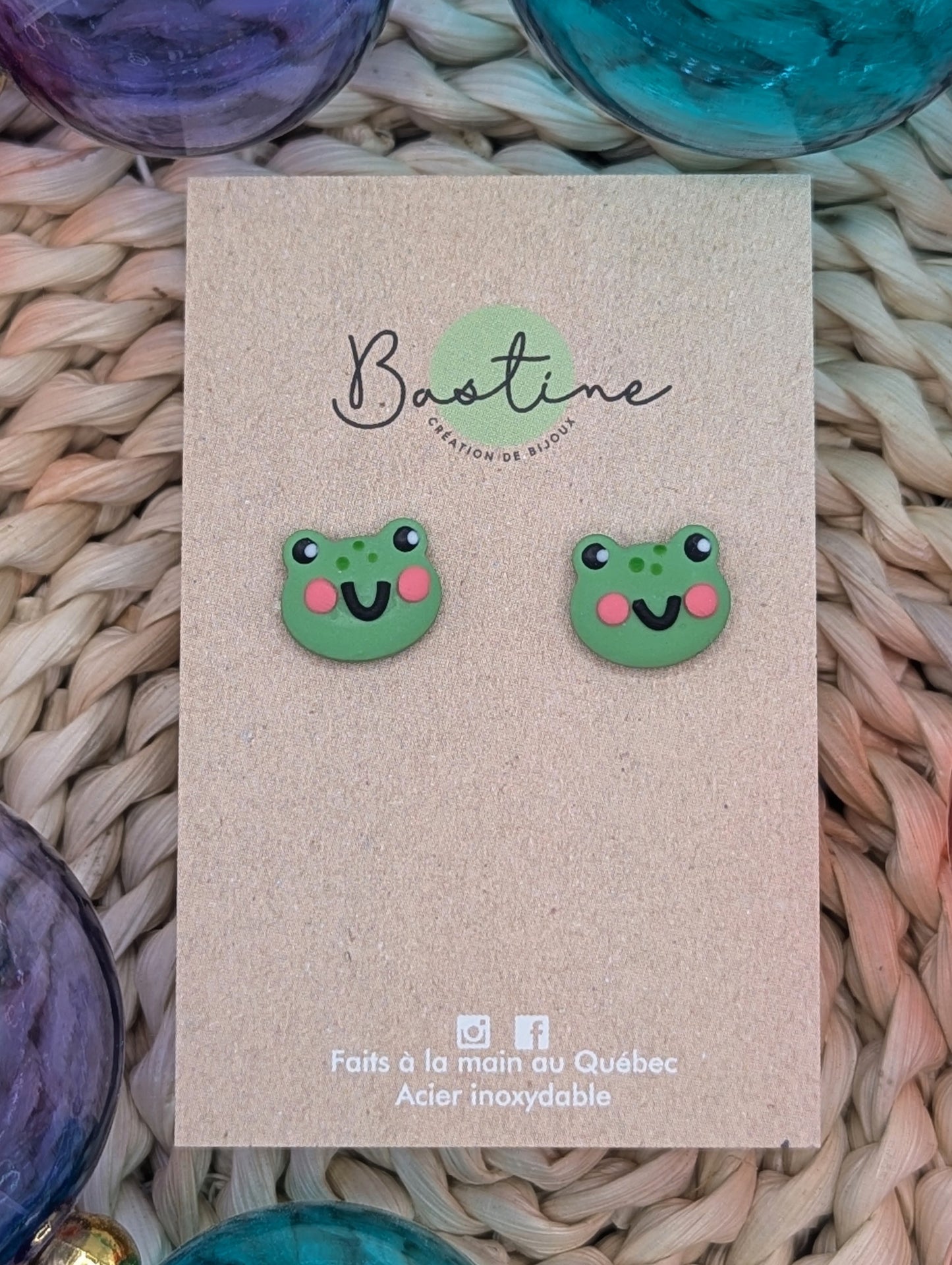 Grenouilles - Boucles d'oreilles studs en argile polymère acier inoxydable hypoallergène