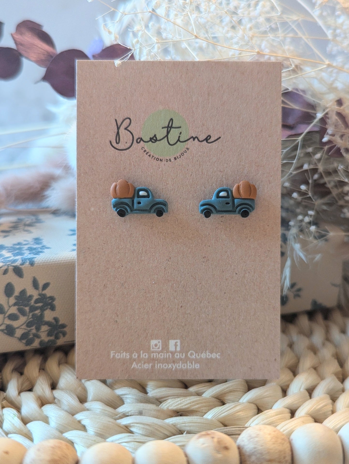 Livraison de citrouille - Boucles d'oreilles studs en argile polymère acier inoxydable hypoallergène