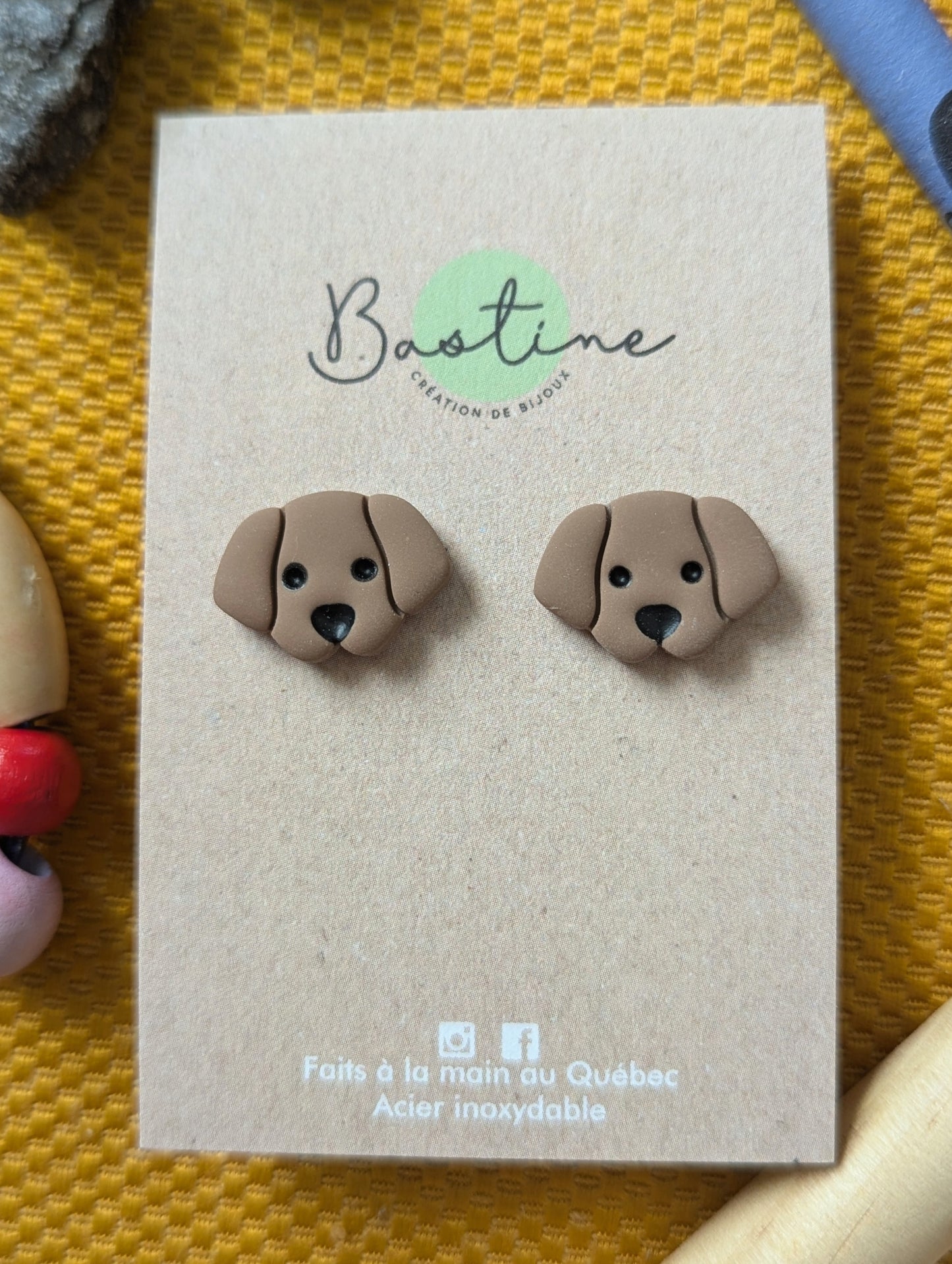 Chiens - Boucles d'oreilles studs en argile polymère acier inoxydable hypoallergène