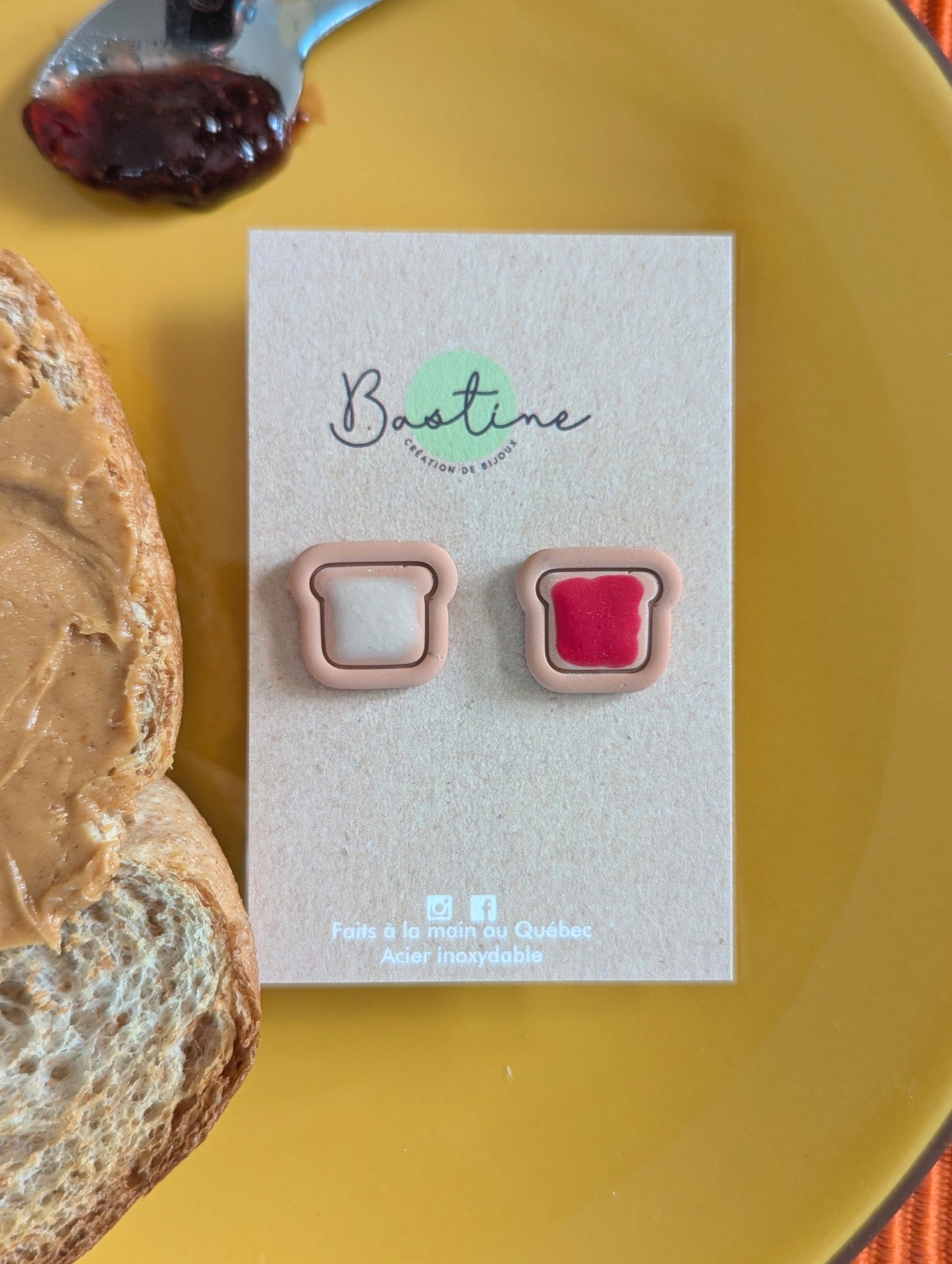 Tartines PB & J - Boucles d'oreilles studs en argile polymère acier inoxydable hypoallergène
