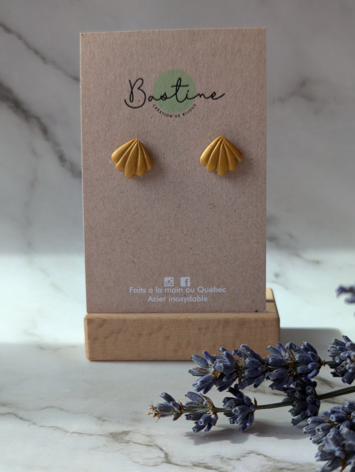 Coquillages - Boucles d'oreilles studs en argile polymère acier inoxydable hypoallergène