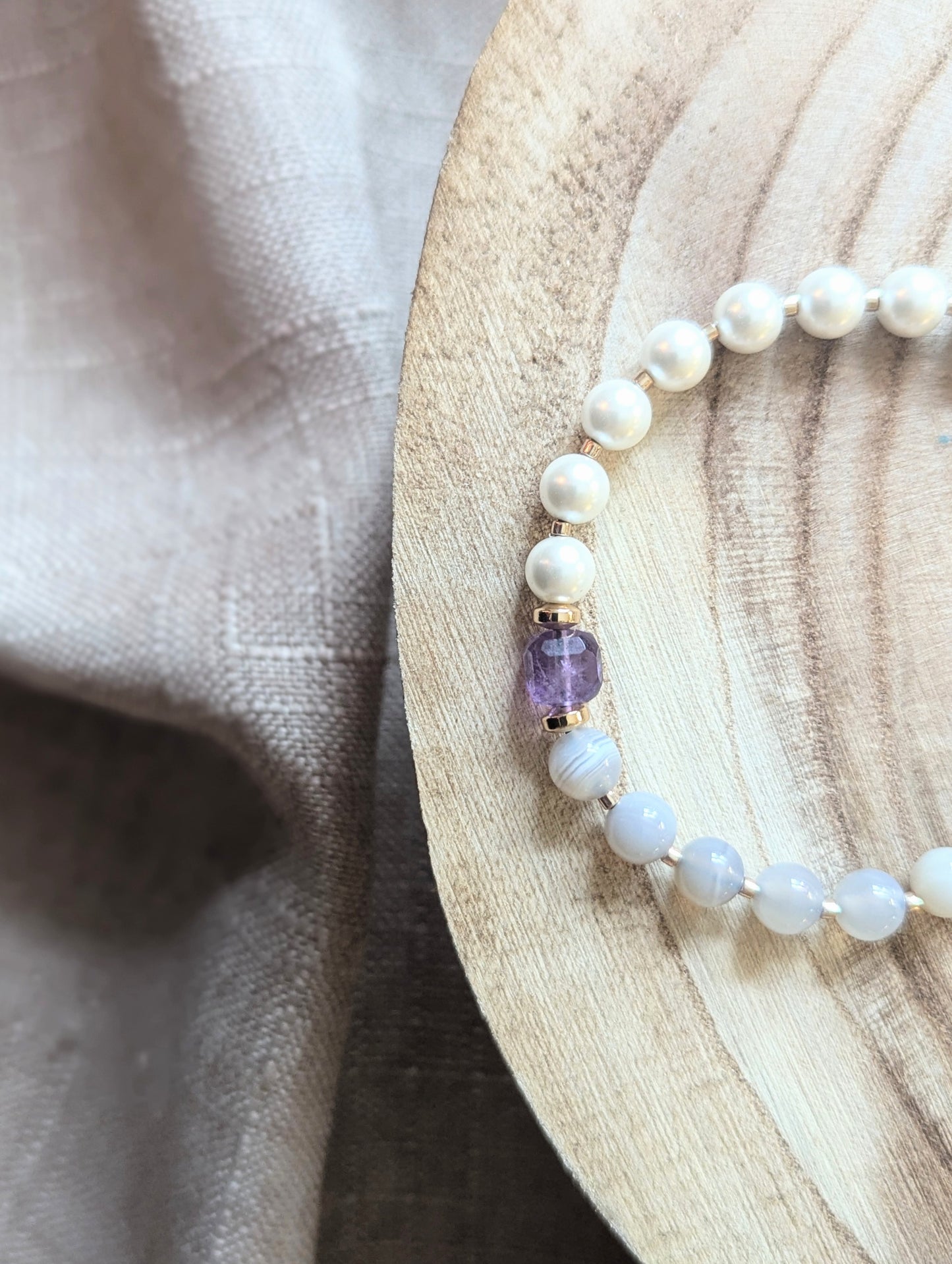Bracelet - Amethyst, shell pearl and gray jade