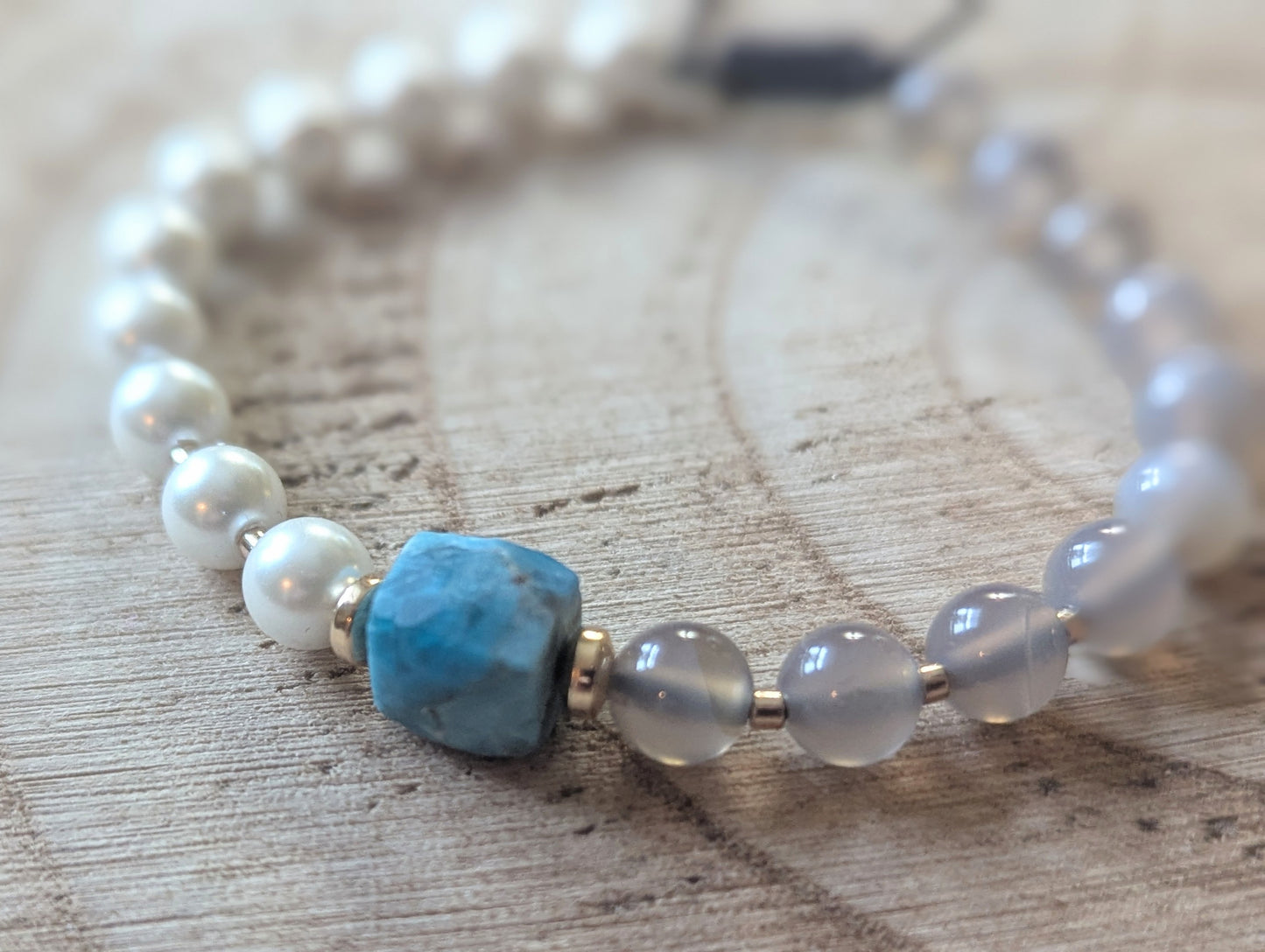 Bracelet - Apatite, perle de coquillage et jade gris