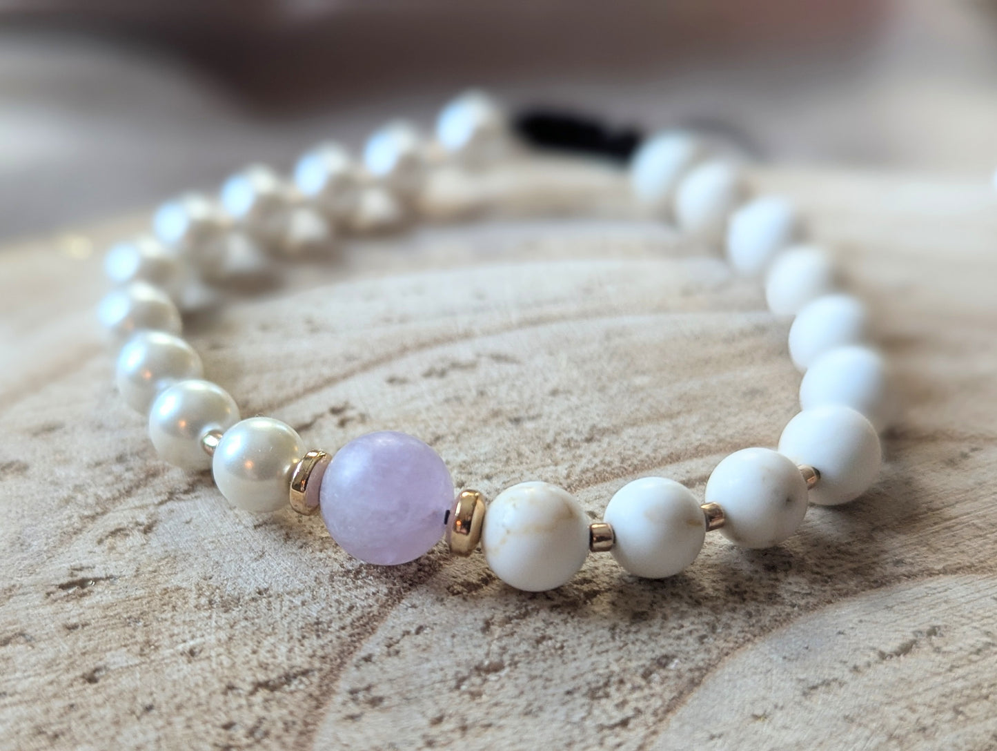 Bracelet - Amethyst, shell pearl and magnesite