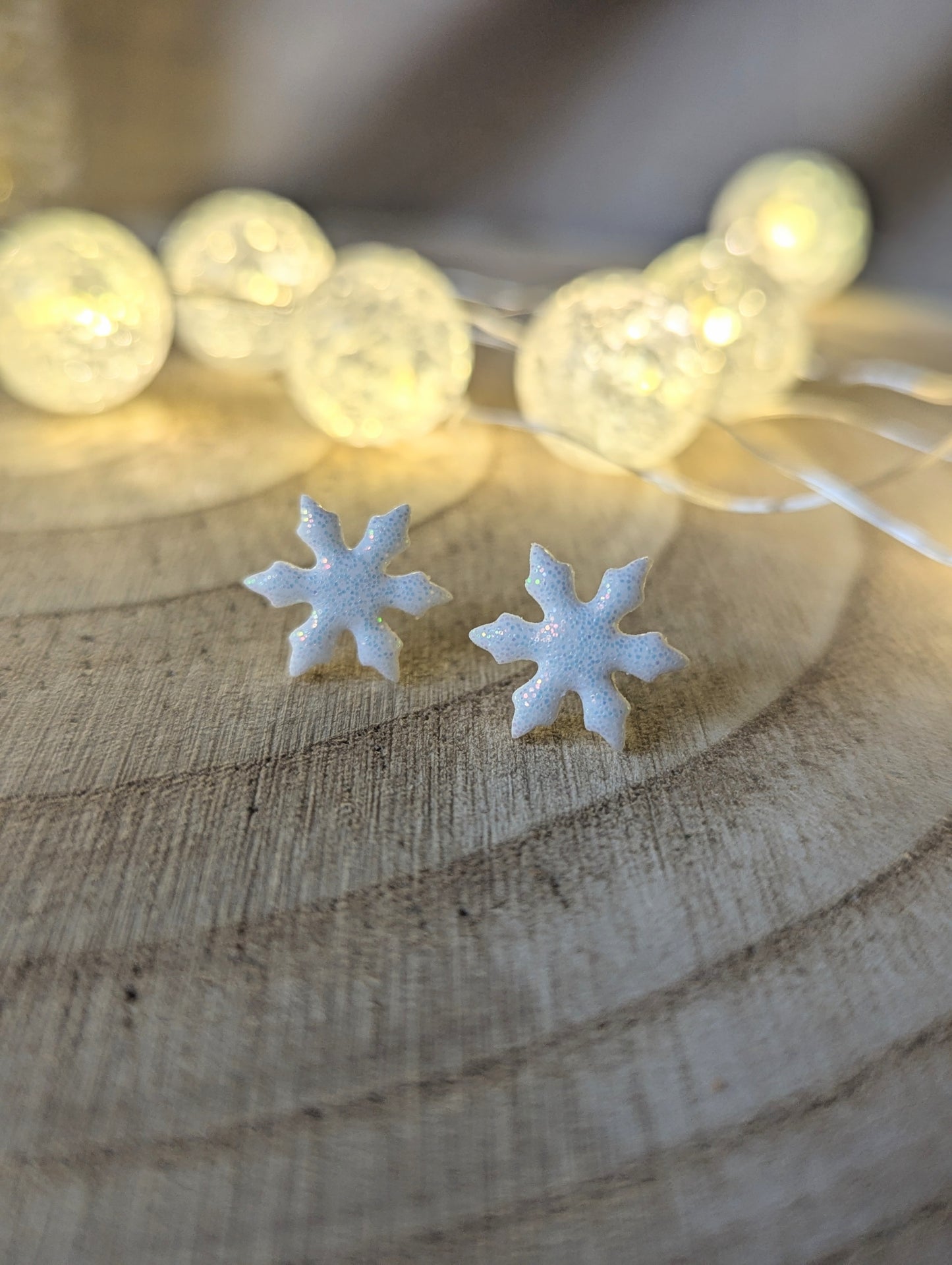 Flocons - Boucles d'oreilles studs en argile polymère et acier inoxydable hypoallergène