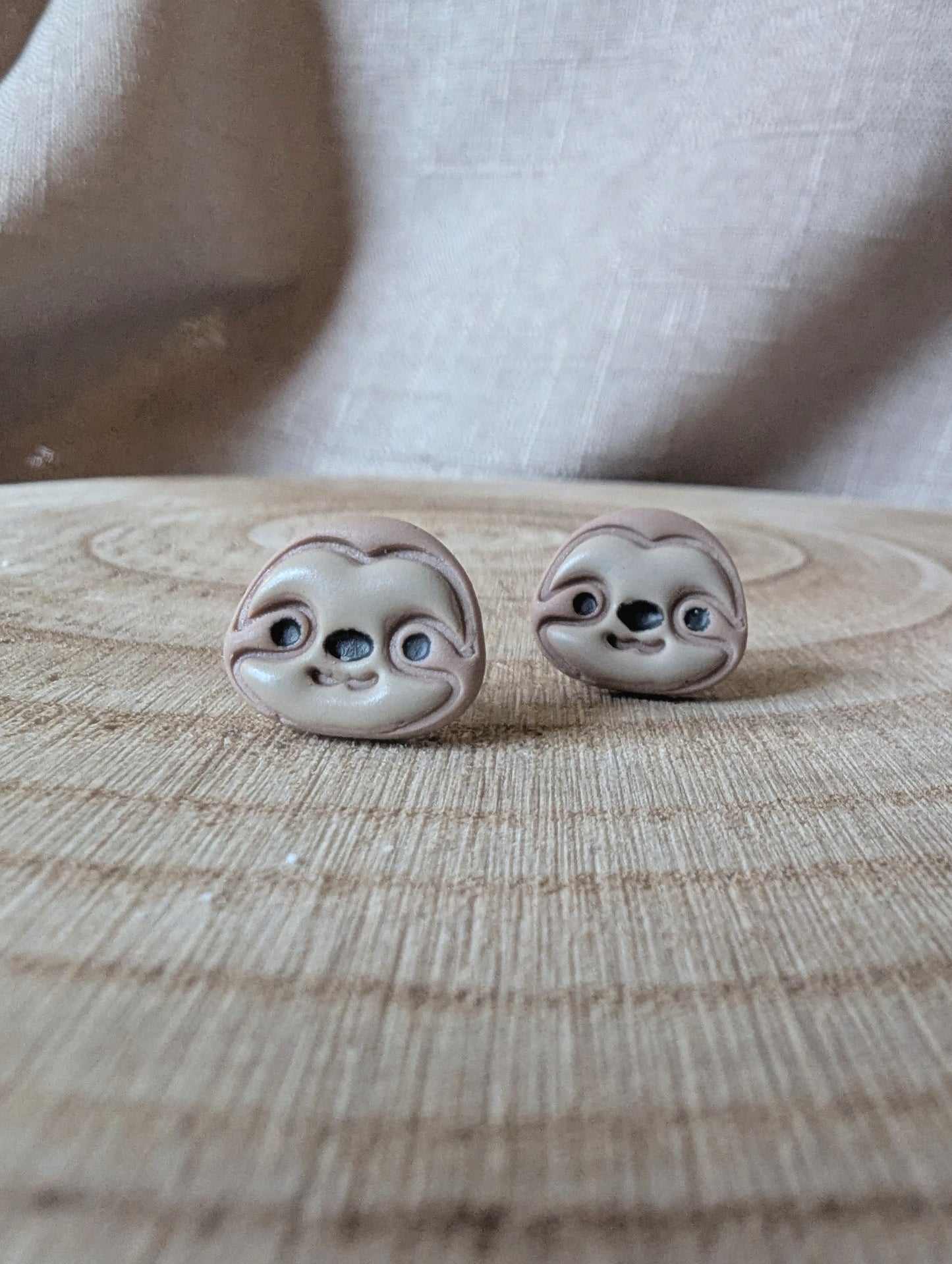 Sloth - Hypoallergenic stainless steel polymer clay stud earrings