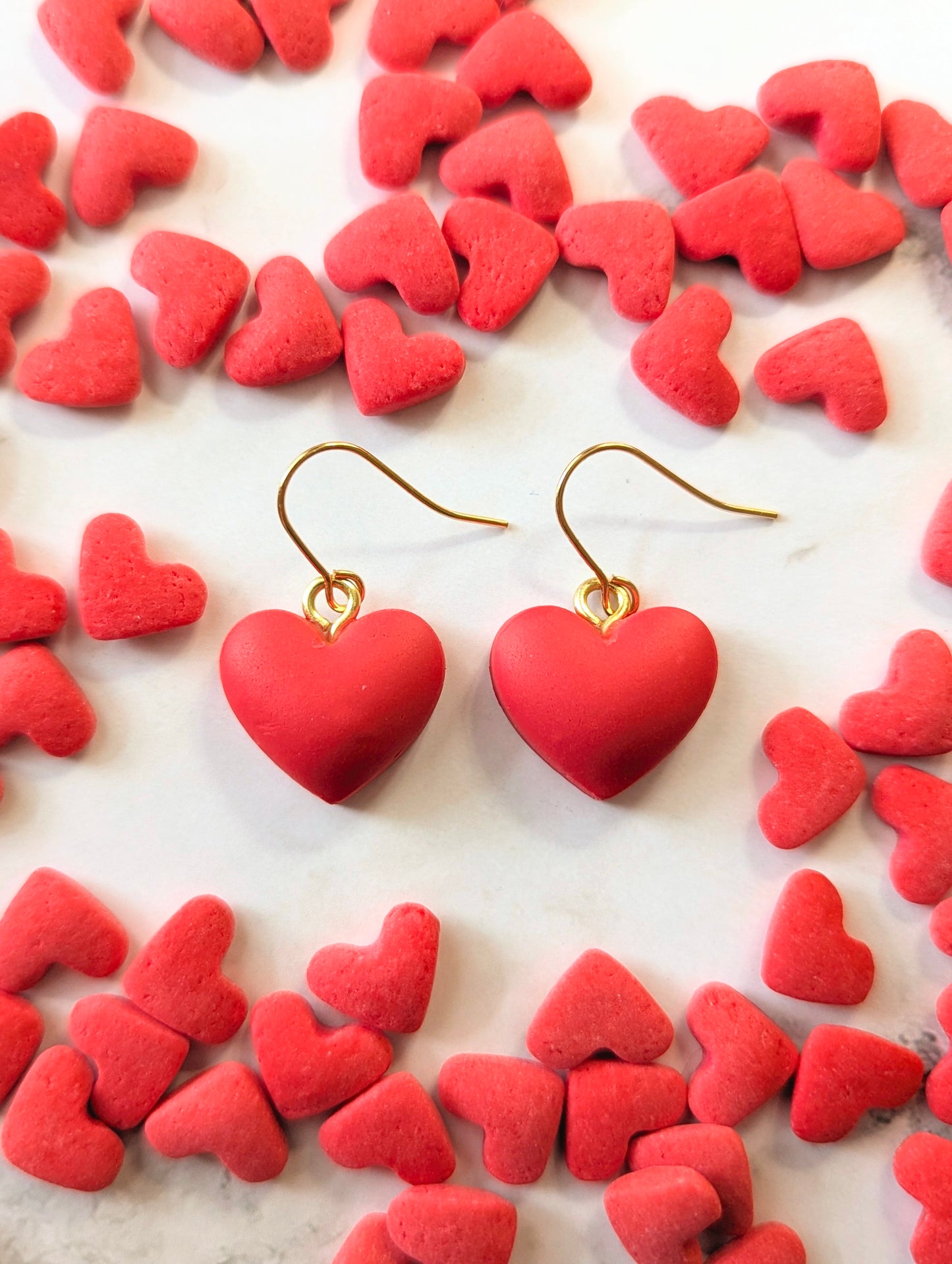 Cœurs dodus (Puffy hearts) - Boucles d'oreilles pendantes en argile polymère acier inoxydable hypoallergène