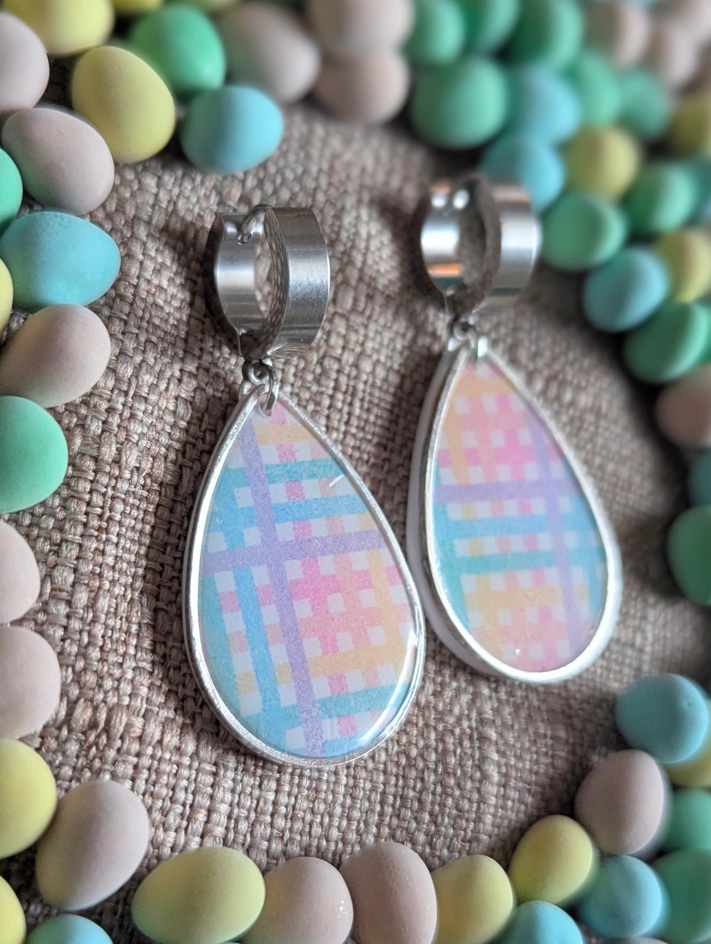 Pâques - Boucles d'oreilles pendantes argile polymère et acier inoxydable hypoallergène
