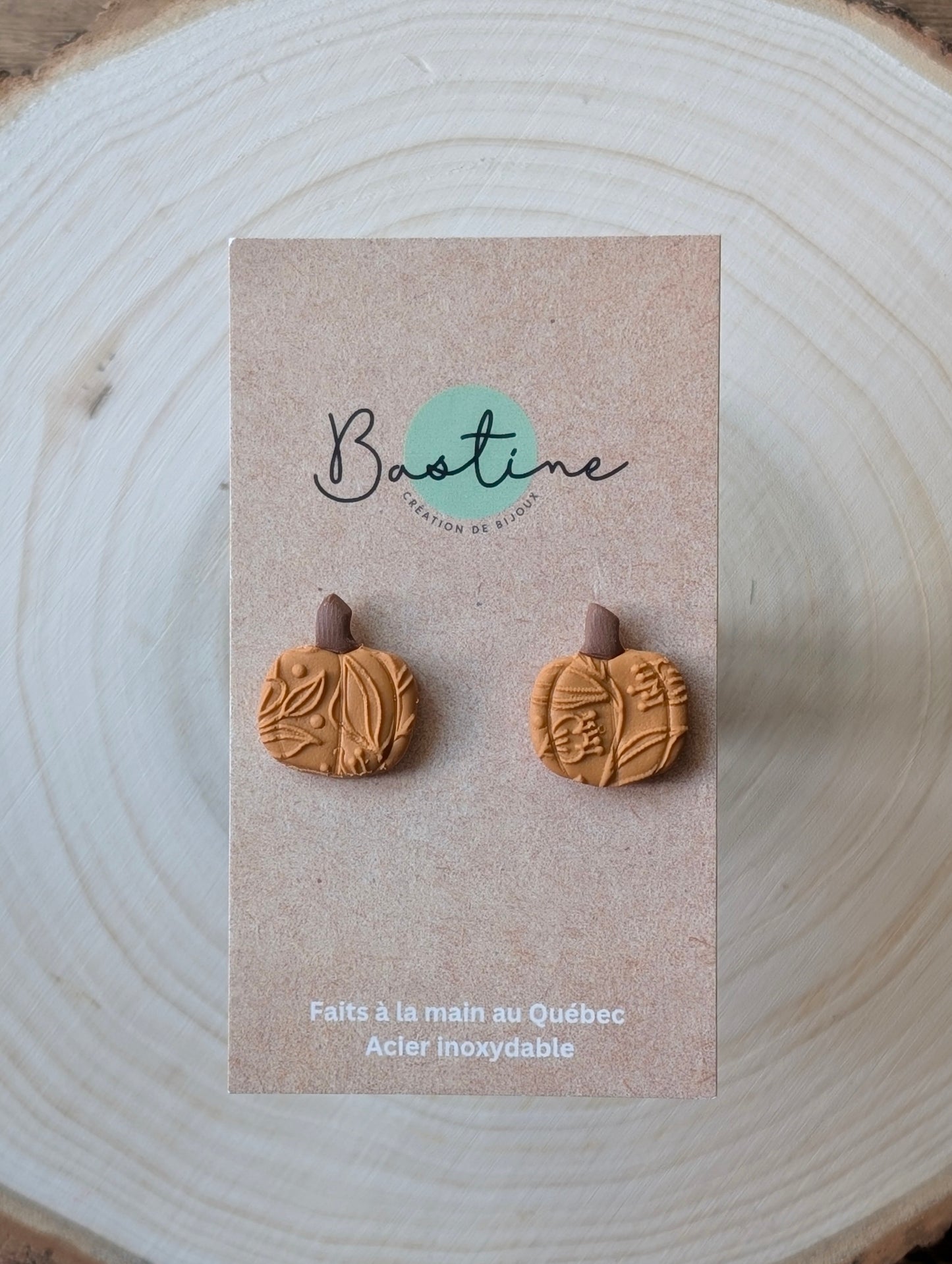 Citrouilles - Boucles d'oreilles studs en argile polymère et acier inoxydable hypoallergène