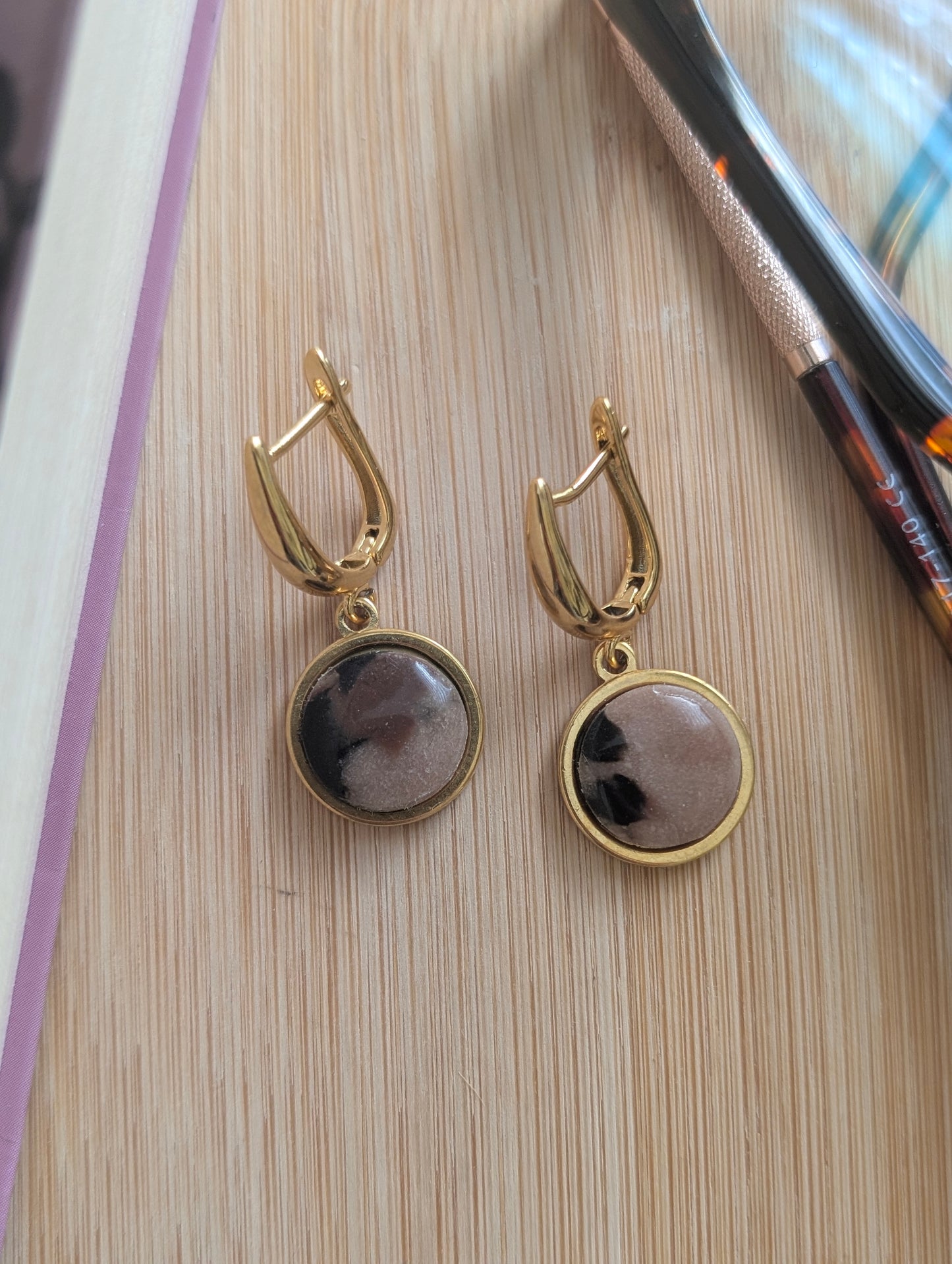 Naomie tortoise - Boucles d'oreilles pendantes en argile polymère et acier inoxydable hypoallergène