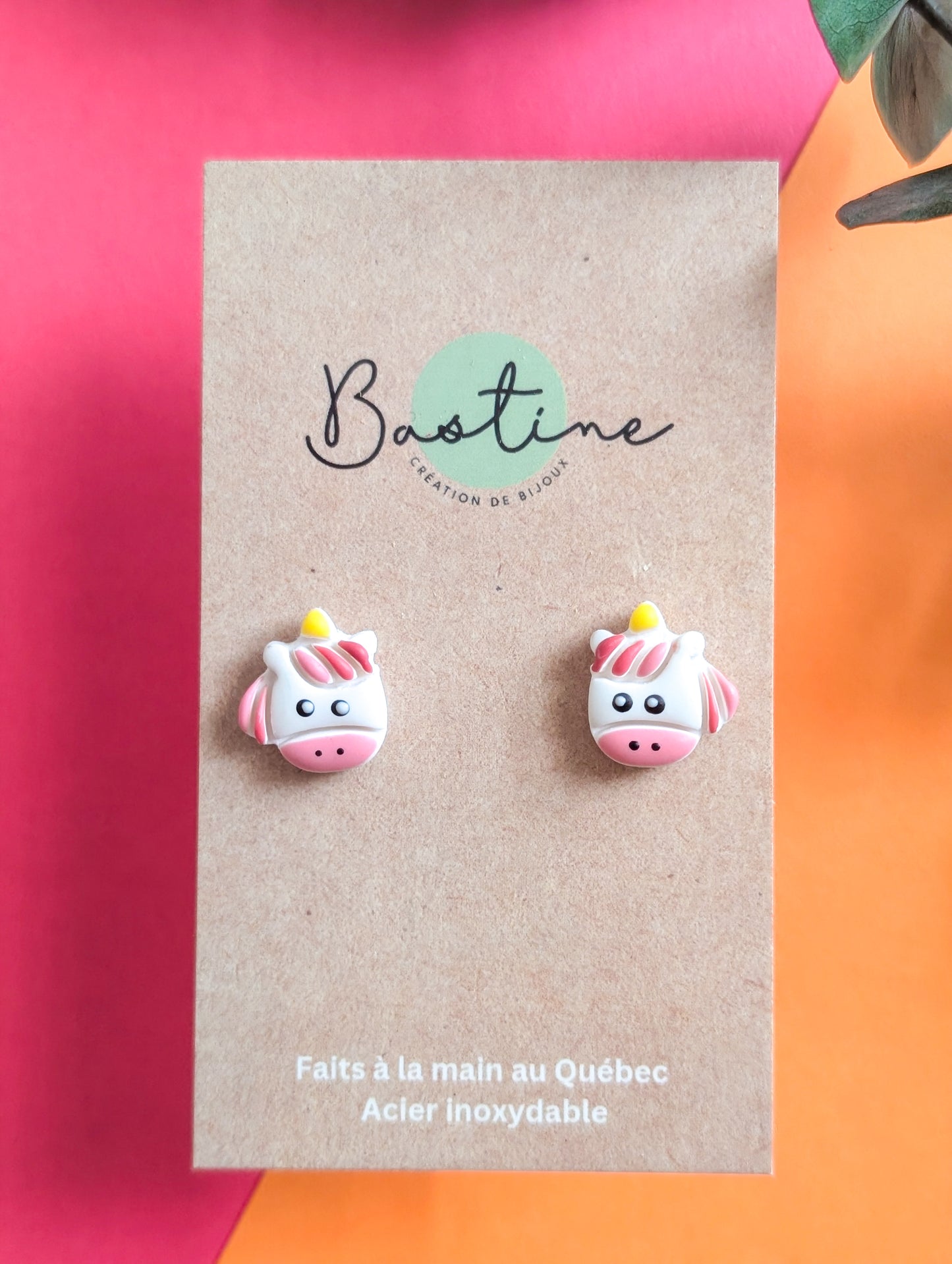 Licorne - Boucles d'oreilles studs argile polymère et acier inoxydable hypoallergène
