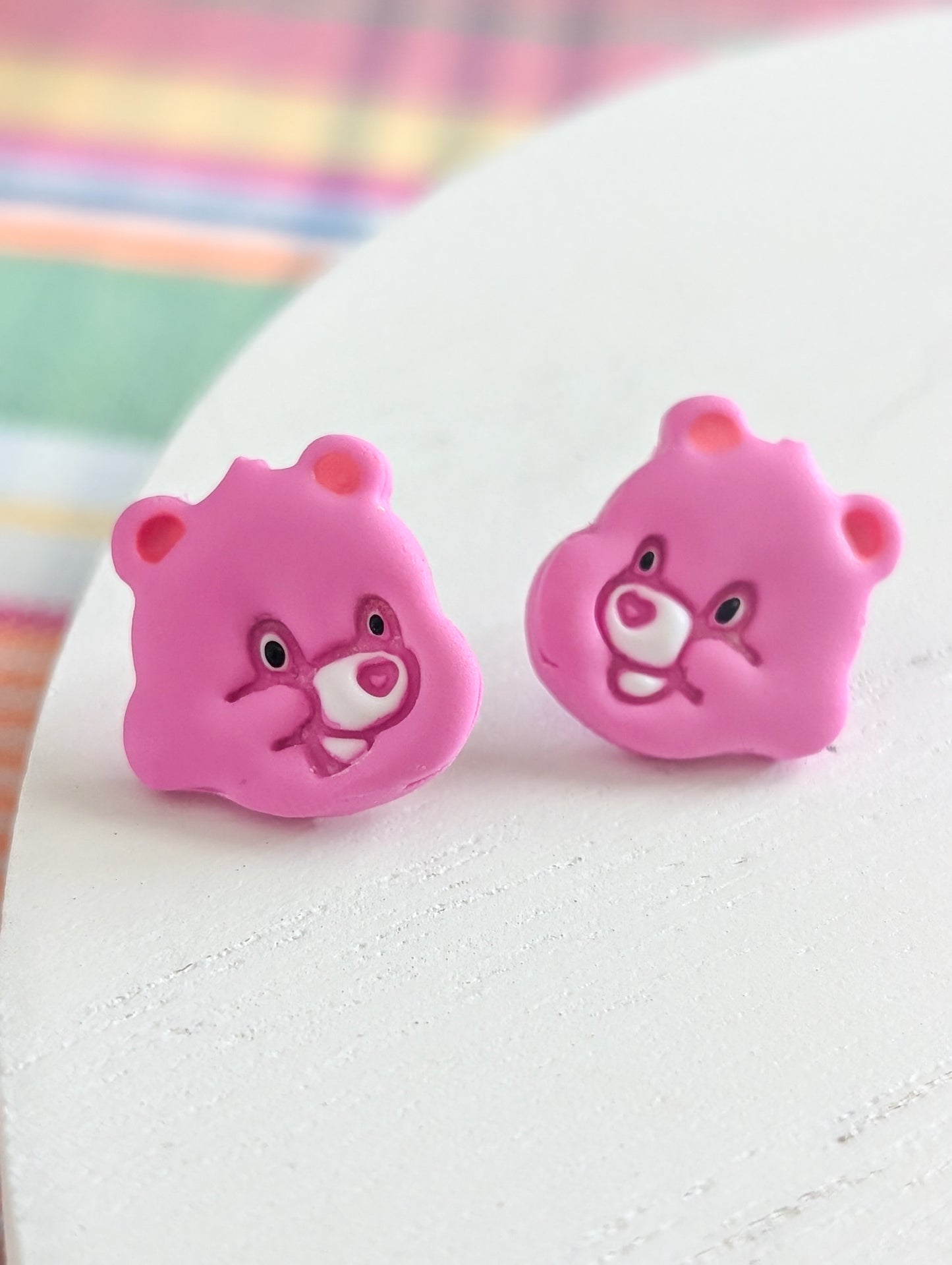Ourson rose - Boucles d'oreilles studs en argile polymère et acier inoxydable hypoallergène