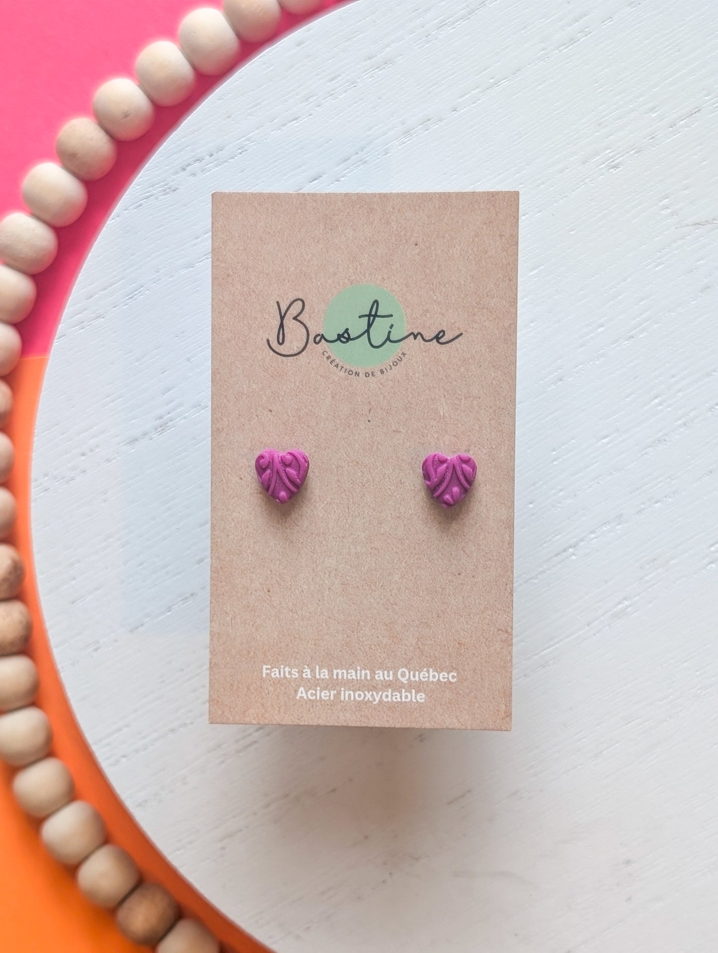 Coeurs fuchsia - Boucles d'oreilles mini studs en argile polymère et acier inoxydable hypoallergène