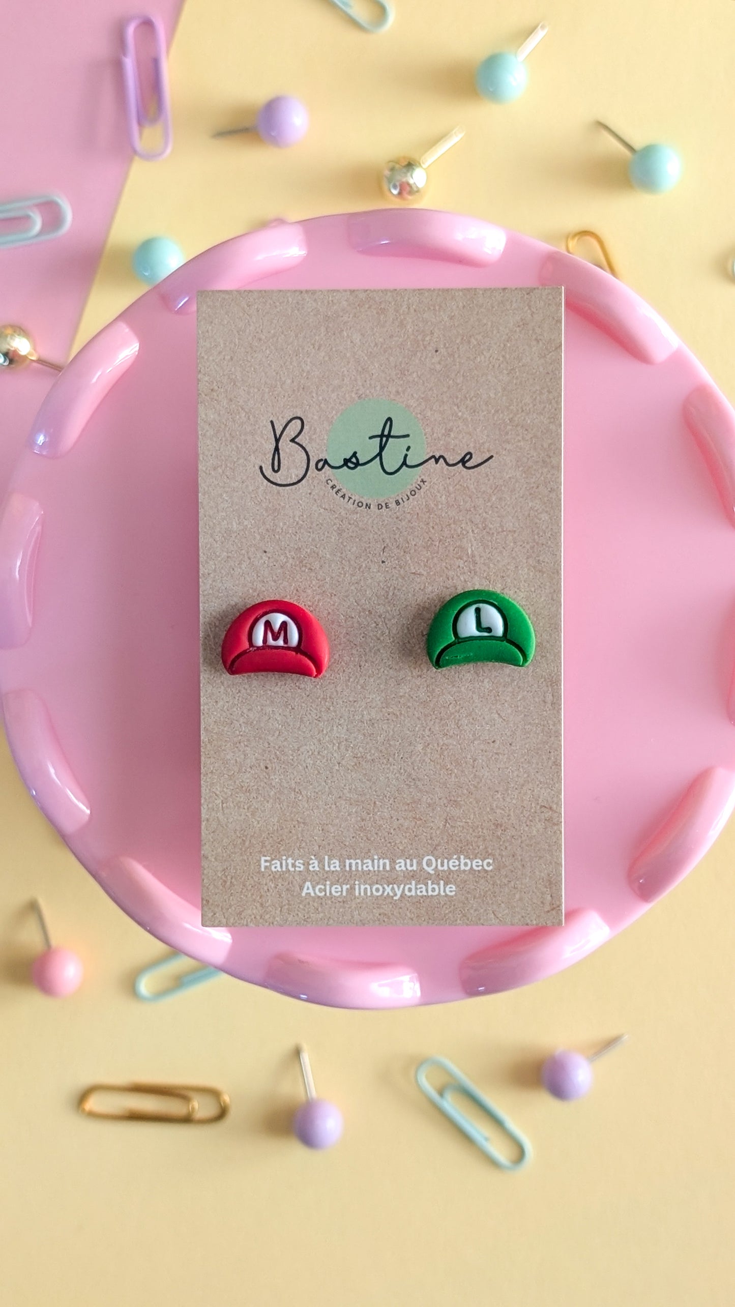 Mario casquettes - Boucles d'oreilles studs en argile polymère et acier inoxydable hypoallergène
