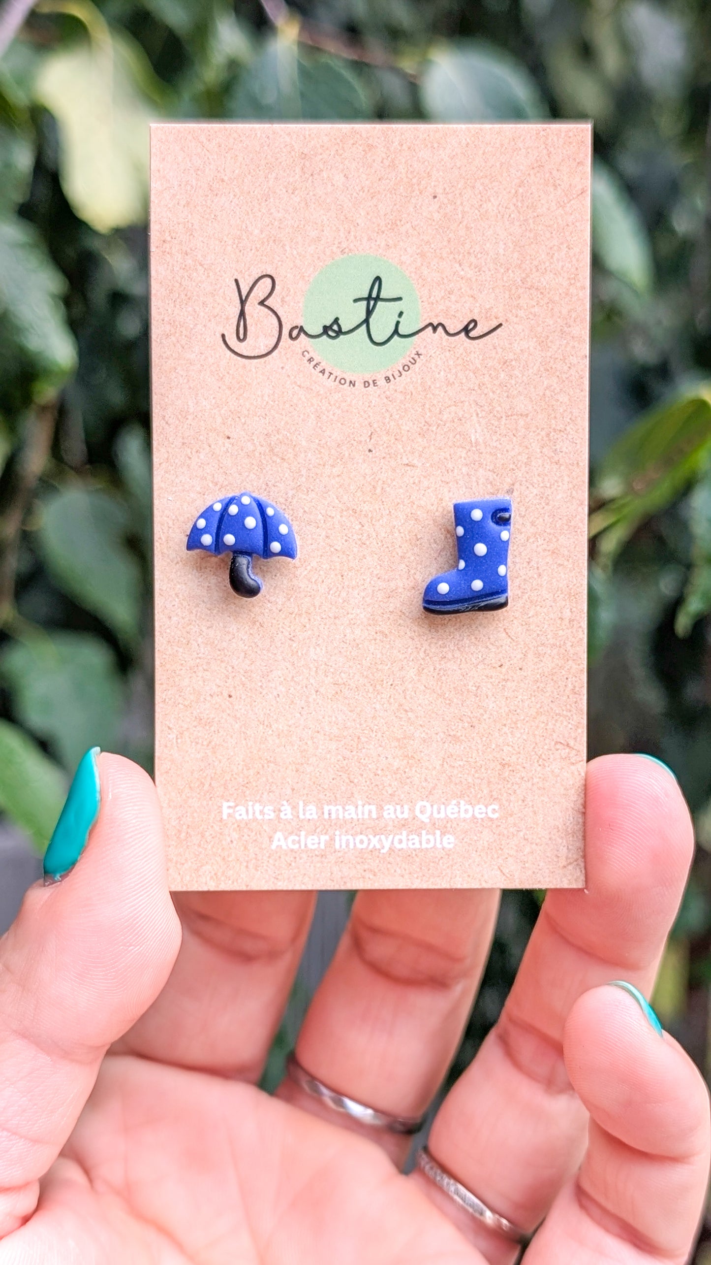 Duo Sous la pluie - Boucles d'oreilles studs en argile polymère et acier inoxydable hypoallergène