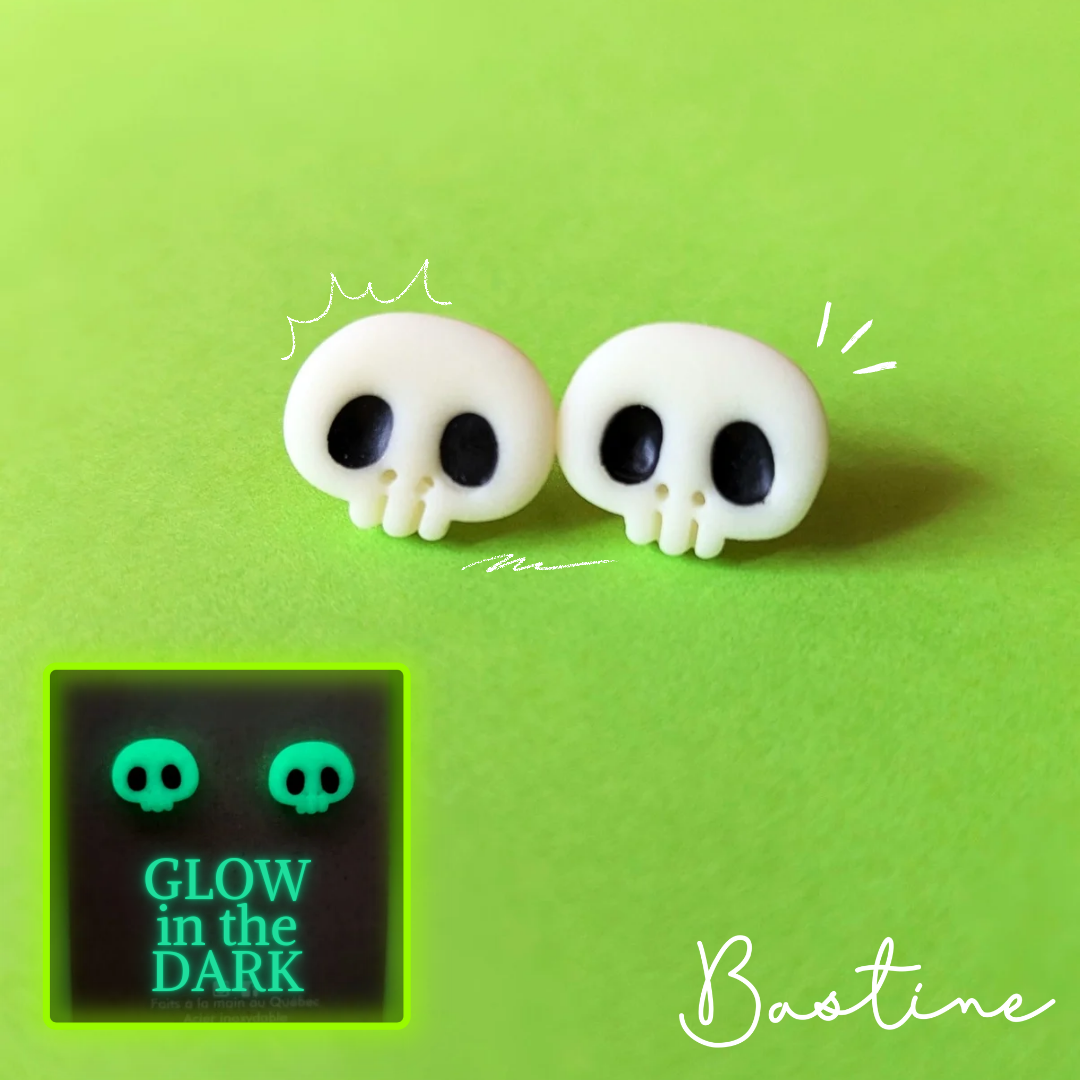 Crânes phosphorescents - Boucles d'oreilles studs en argile polymère acier inoxydable hypoallergène