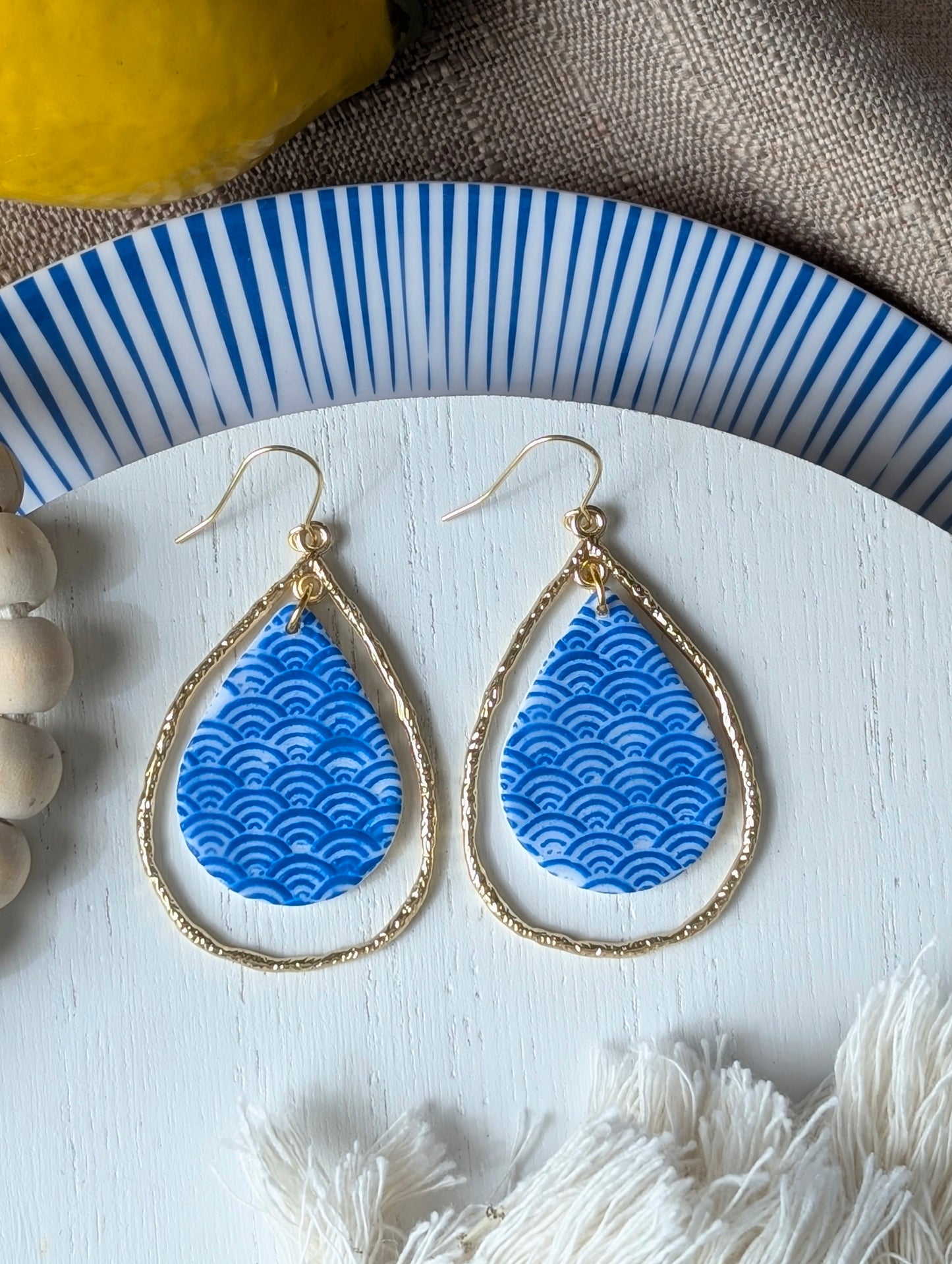 Tamara - Boucles d'oreilles pendantes en argile polymère et acier inoxydable hypoallergène