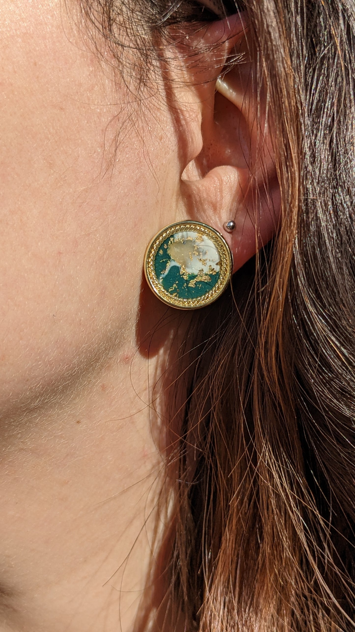 Solange Émeraude - Boucles d'oreilles studs en argile polymère acier inoxydable hypoallergène