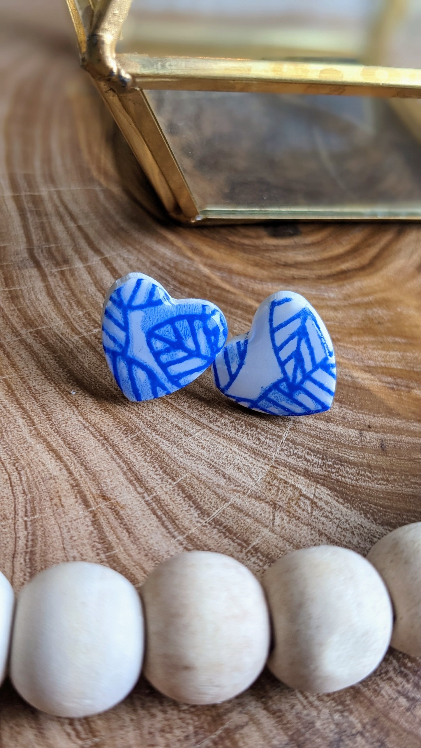 Cœurs porcelaine - Boucles d'oreilles studs en argile polymère acier inoxydable hypoallergène