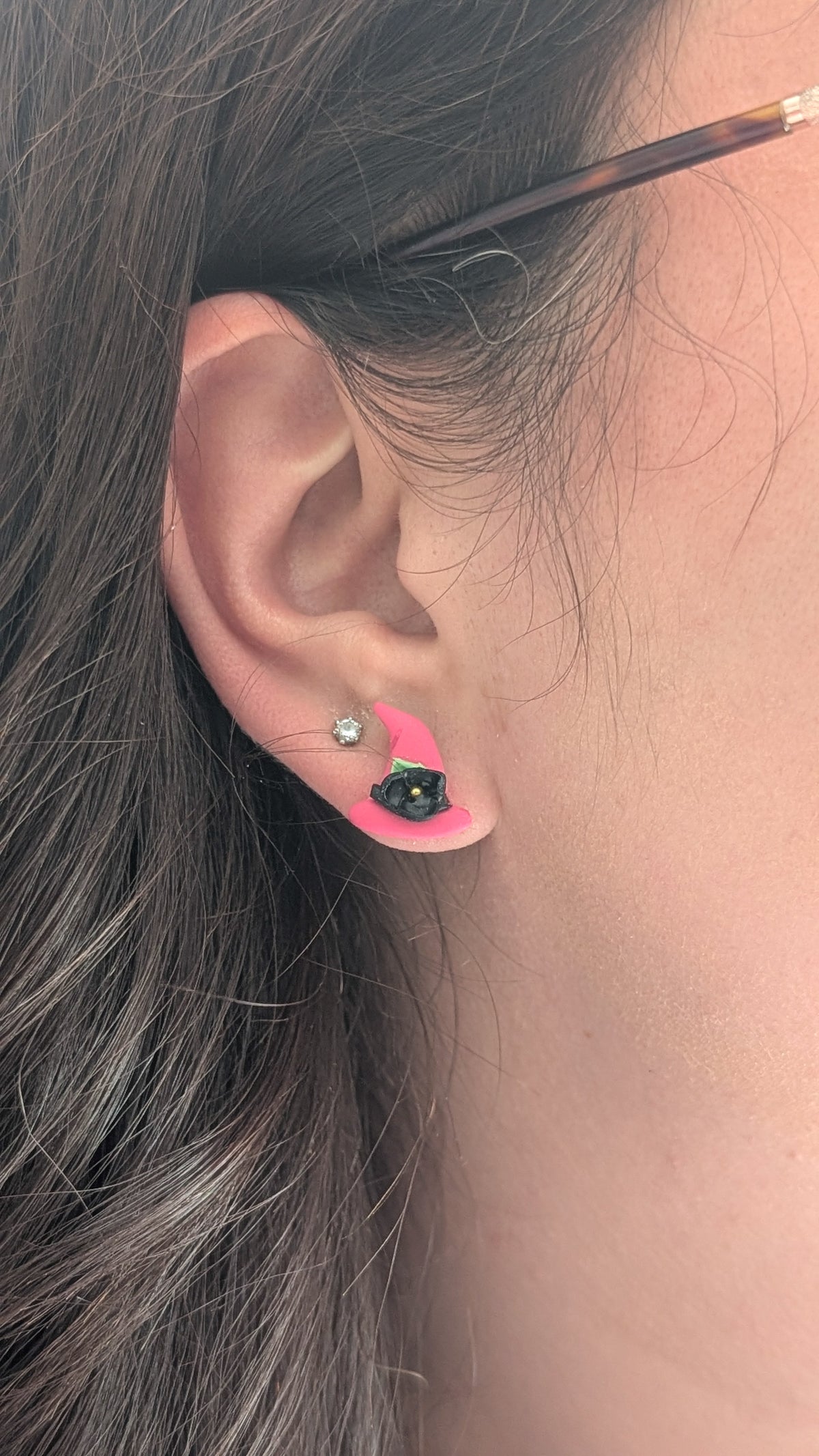 Chapeaux de sorcières roses - Boucles d'oreilles en argile polymère et acier inoxydable hypoallergène