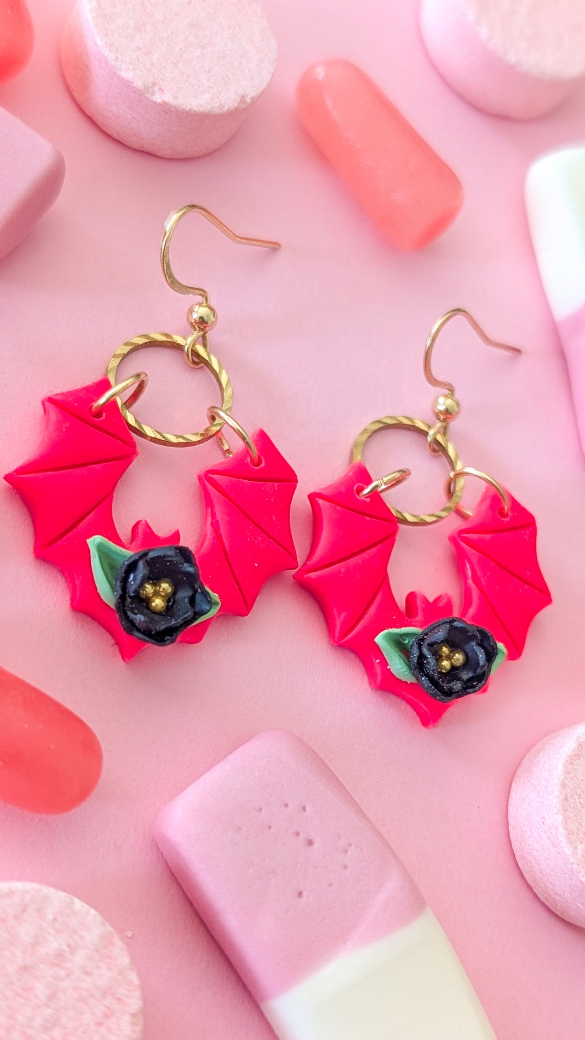 Chauve-souris roses - Boucles d'oreilles pendantes en argile polymère et acier inoxydable hypoallergène