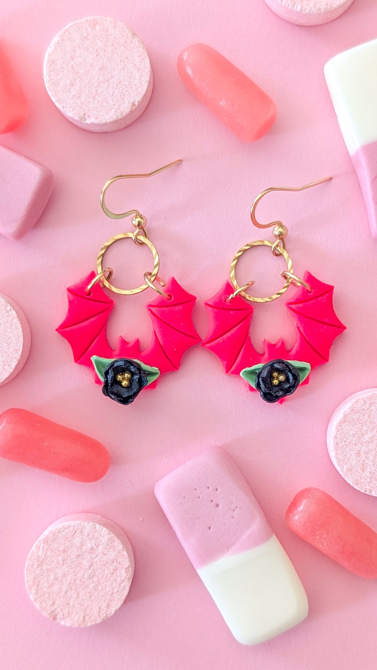Chauve-souris roses - Boucles d'oreilles pendantes en argile polymère et acier inoxydable hypoallergène