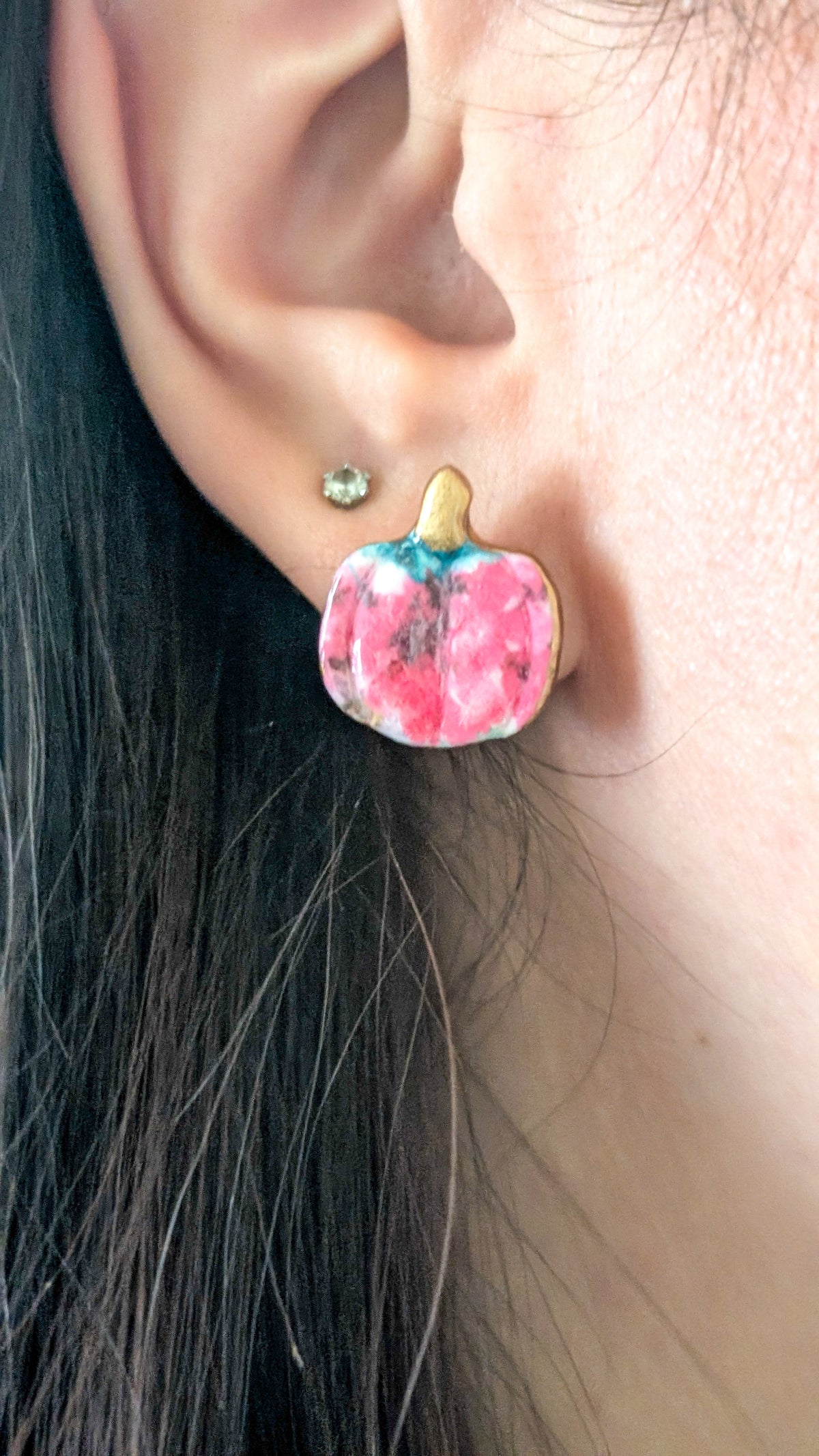 Citrouilles roses fleuries - Boucles d'oreilles studs en argile polymère et acier inoxydable hypoallergène