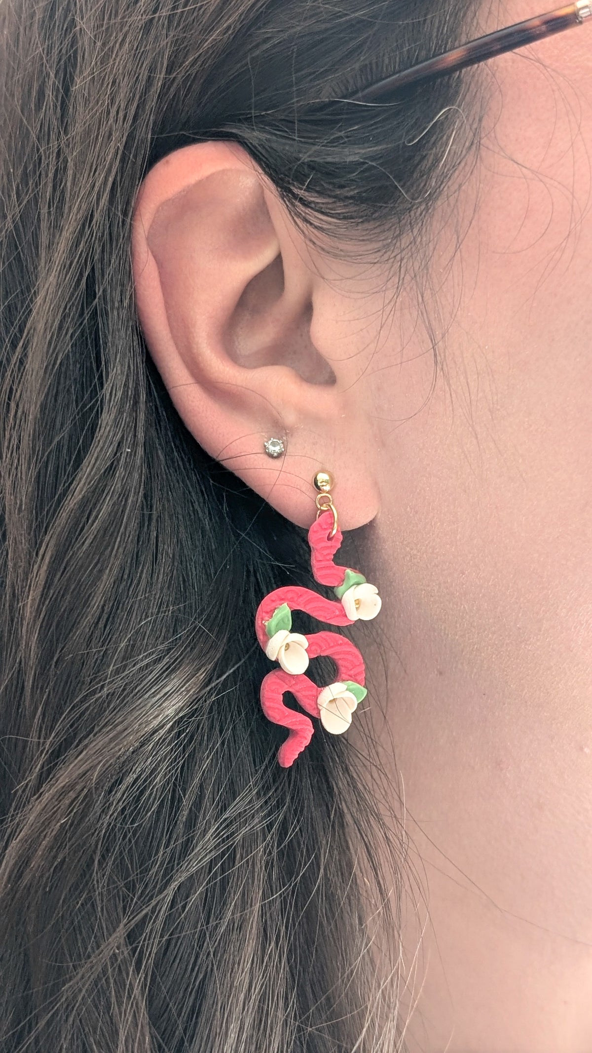 Serpents roses fleuris - Boucles d'oreilles en argile polymère et acier inoxydable hypoallergène