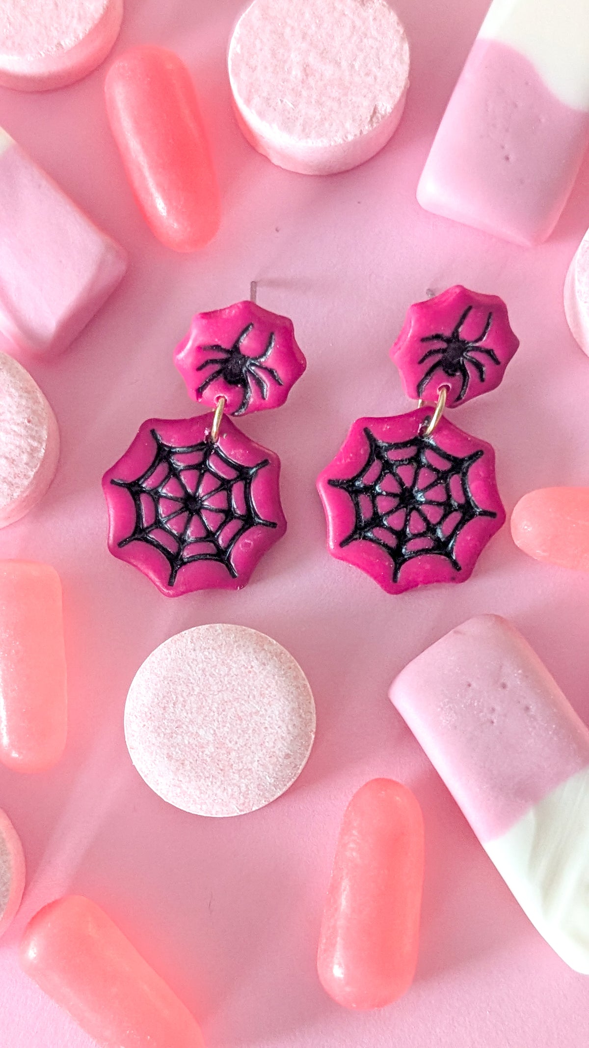 Toiles d'araignées roses - Boucles d'oreilles en argile polymère et acier inoxydable hypoallergène