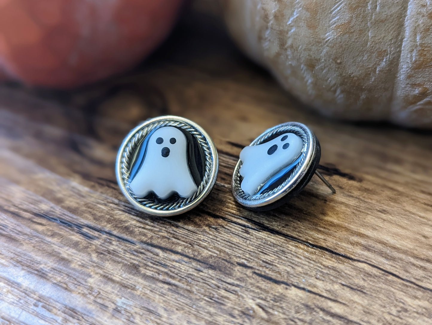 Halloween - Boutons ronds fantômes avec anneaux argents
