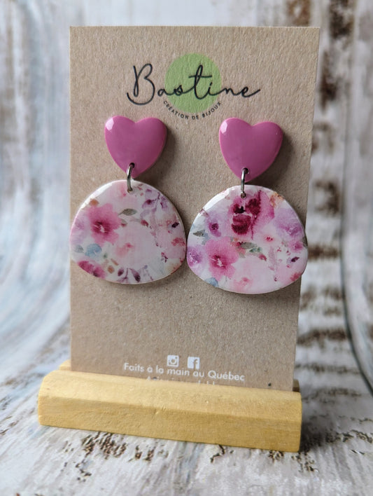 Flower pendants with pink hearts