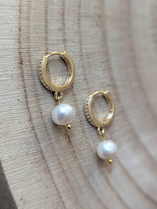 Anneaux avec perles d'eau douce et zircons