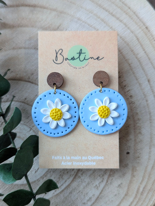Marguerites - Boucles d'oreilles pendantes argile polymère et acier inoxydable
