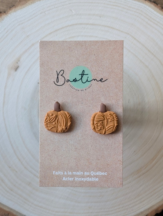 Citrouilles - Boucles d'oreilles studs en argile polymère et acier inoxydable hypoallergène