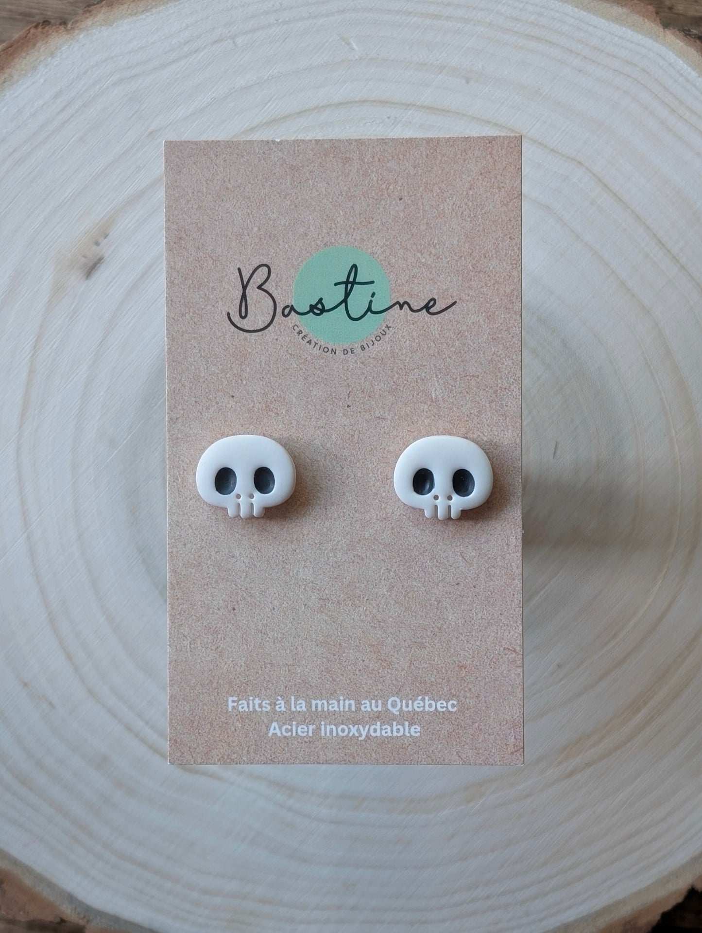 Crânes - Boucles d'oreilles studs en argile polymère acier inoxydable hypoallergène