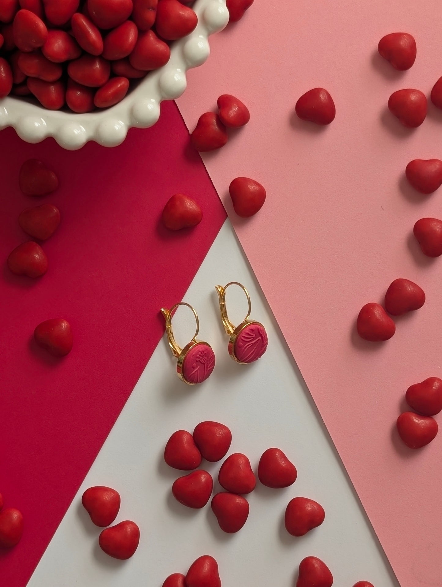 Lydia rose foncé - Boucles d'oreilles pendantes argile polymère et acier inoxydable hypoallergène