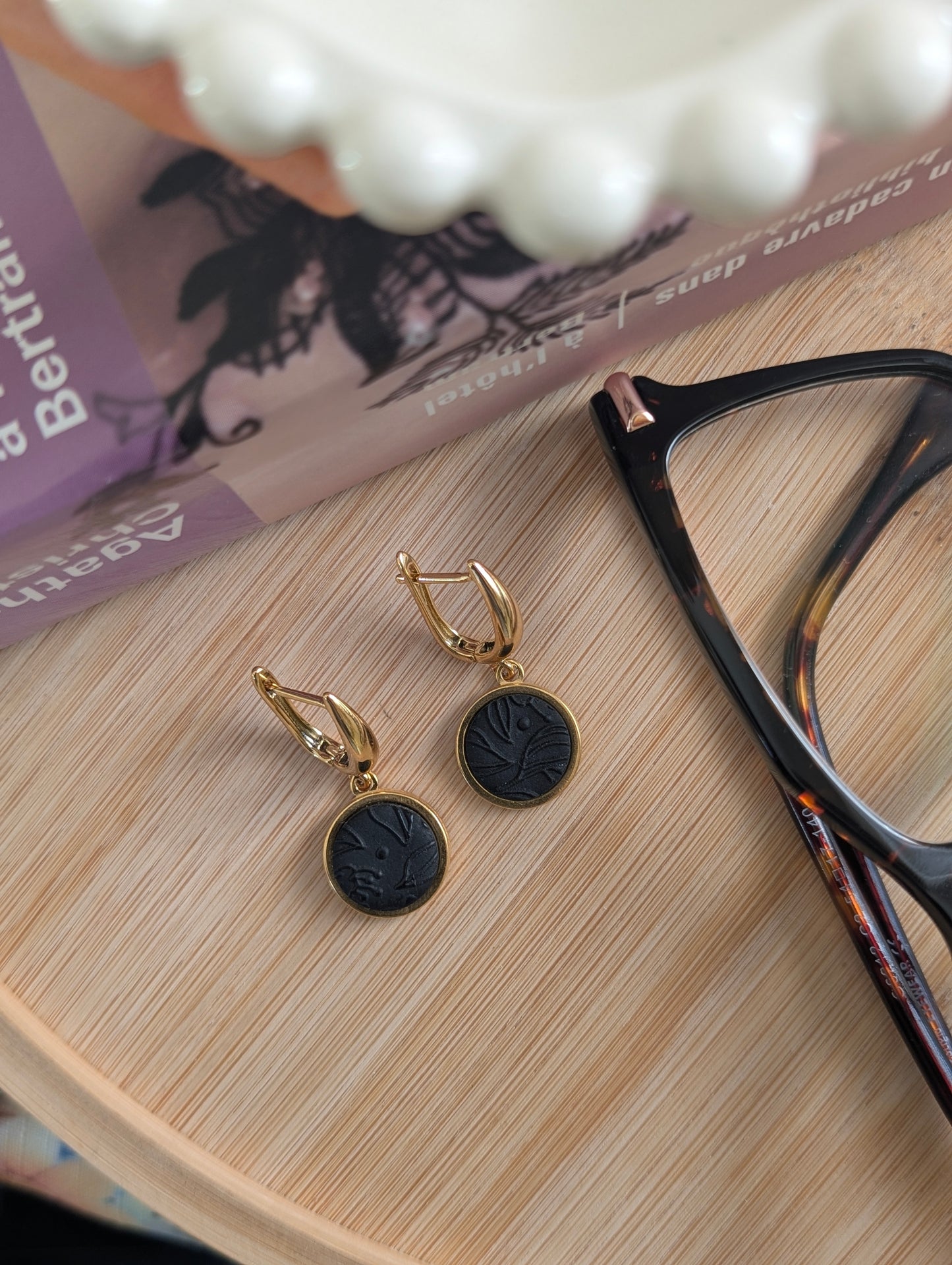 Naomie noires - Boucles d'oreilles pendantes en argile polymère et acier inoxydable hypoallergène