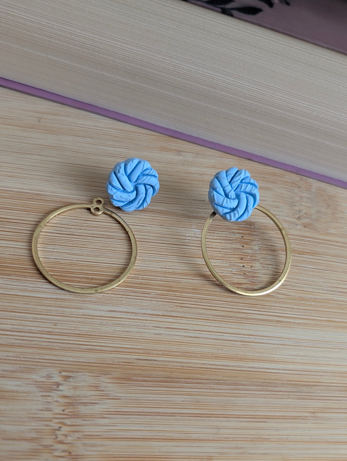 Thérésa bleu ciel - Boucles d'oreilles de type "ear jacket" argile polymère et acier inoxydable hypoallergène