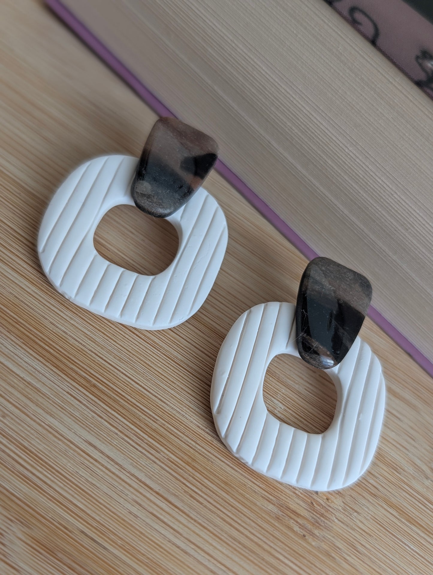Sandy tortoise - Boucles d'oreilles studs en argile polymère et acier inoxydable hypoallergène