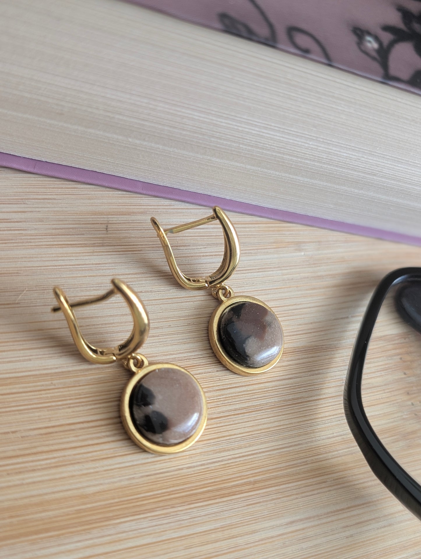 Naomie tortoise - Boucles d'oreilles pendantes en argile polymère et acier inoxydable hypoallergène